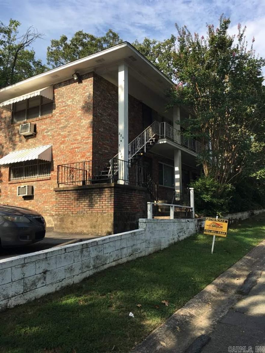 Close to hospitals and malls. Convenient Midtown location.