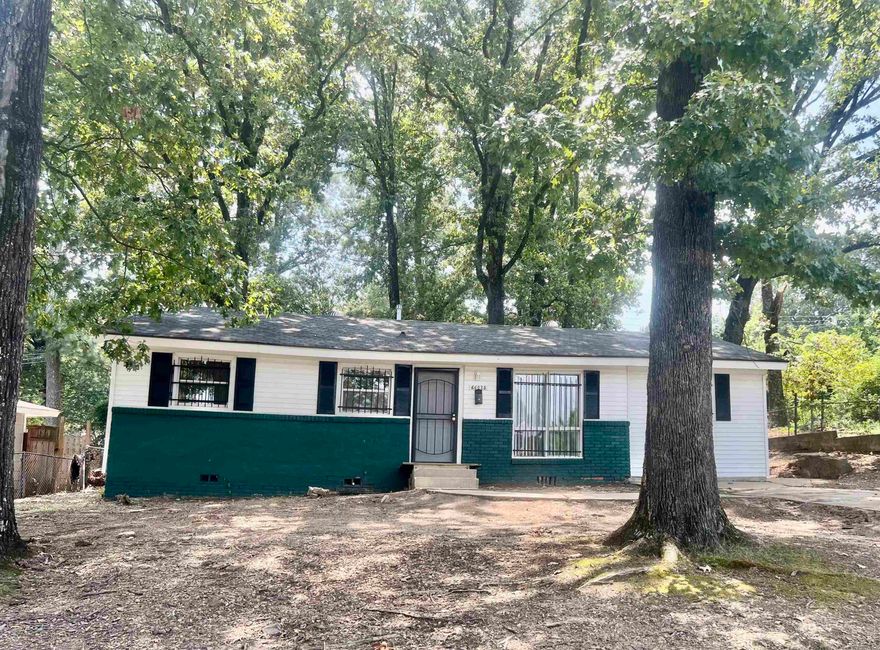 Nicely remodeled 3 bedroom home plus a den. New interior paint, floor coverings, electrical and plumbing updates. 12 month lease, no pets. $850 deposit, $850 a month. Must be able to pass a background and credit check. Call the office and submit your email address and a free pre-rental application will be sent to you; it will explain the criteria. If your pre-application is approved the background and credit check is $39.99 per adult. Take a look at all the pictures...this is a really nice house.