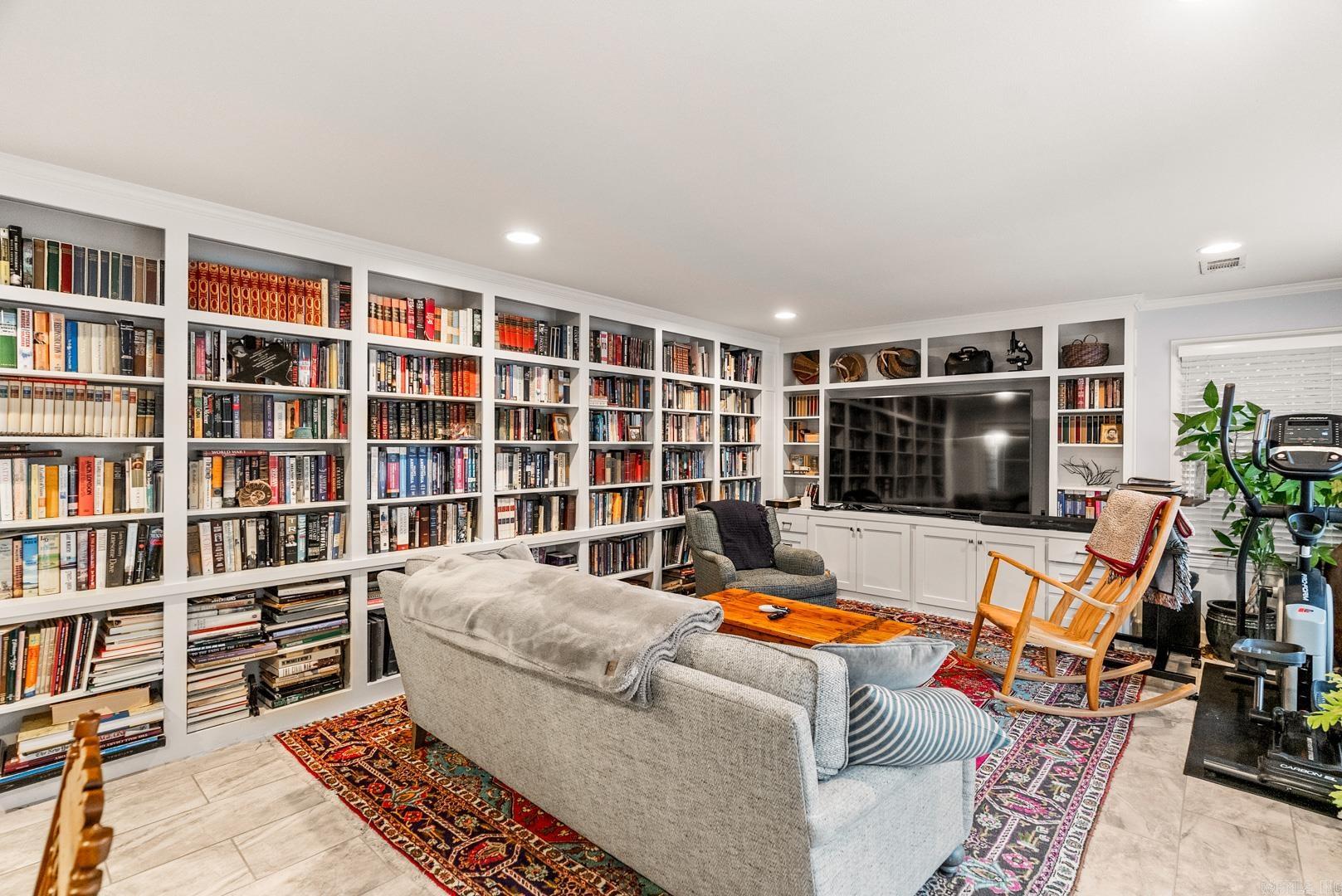 COUNTRY CLUB HEIGHTS - Residential