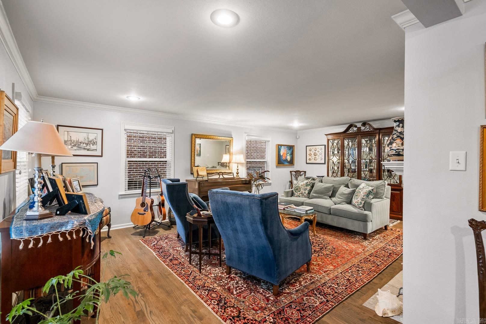 COUNTRY CLUB HEIGHTS - Residential