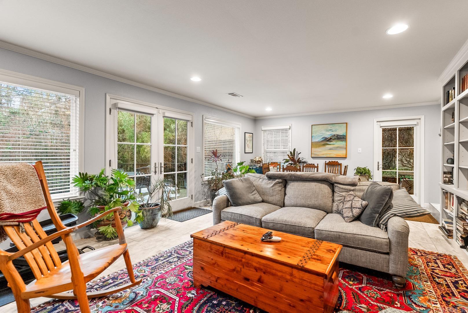 COUNTRY CLUB HEIGHTS - Residential