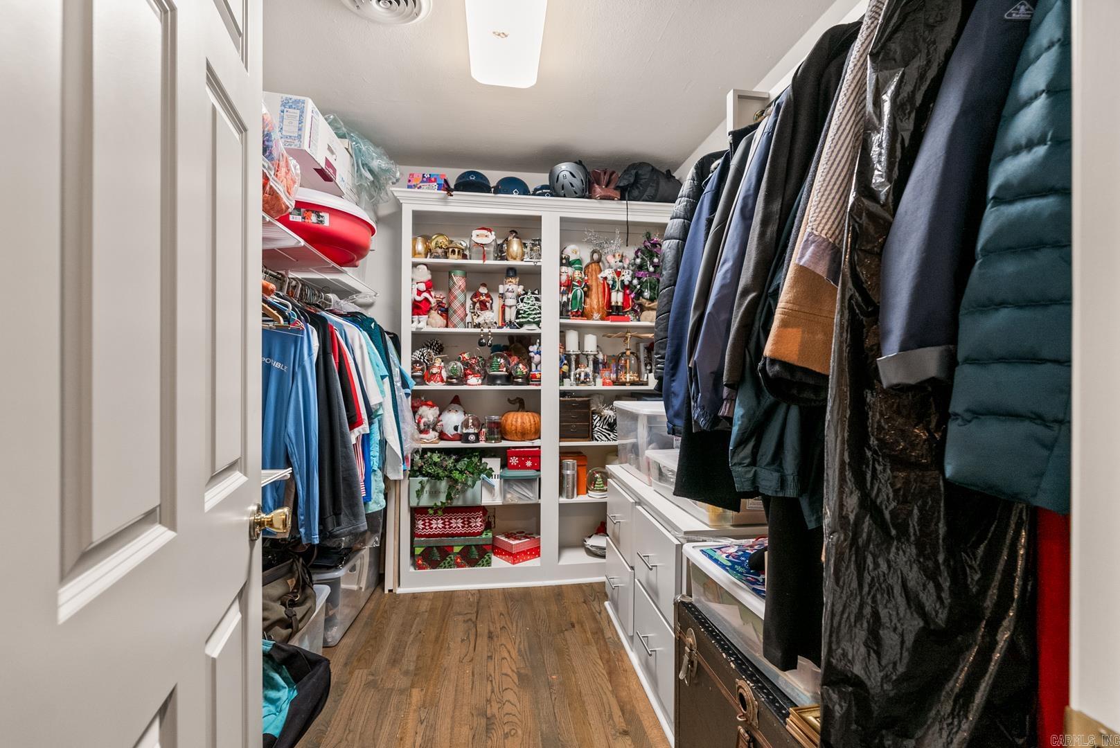 COUNTRY CLUB HEIGHTS - Residential