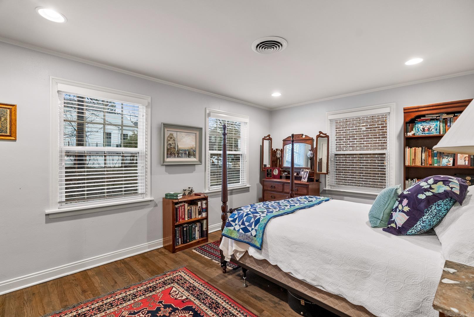 COUNTRY CLUB HEIGHTS - Residential