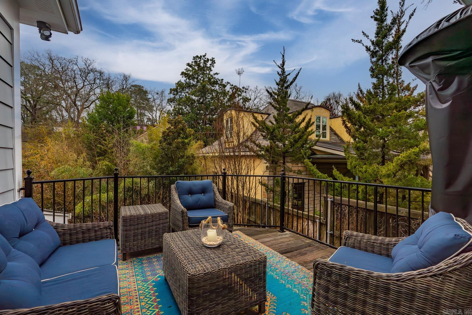 COUNTRY CLUB HEIGHTS - Residential