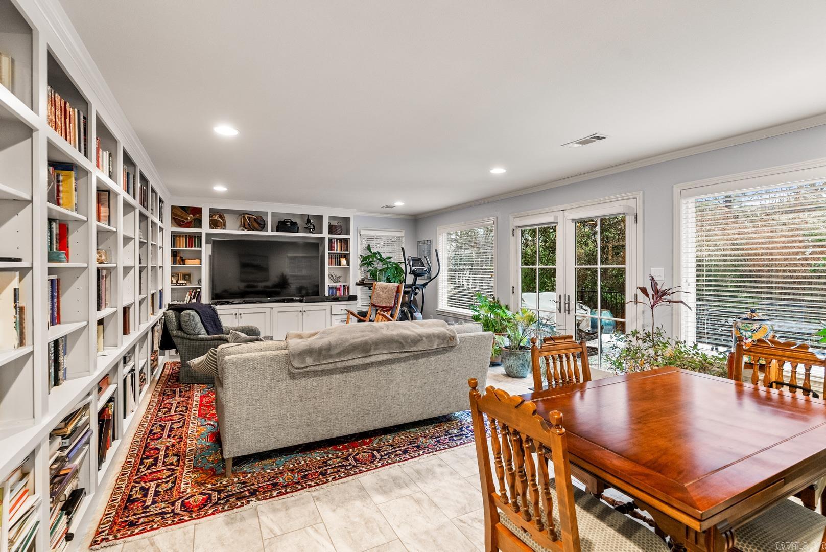 COUNTRY CLUB HEIGHTS - Residential