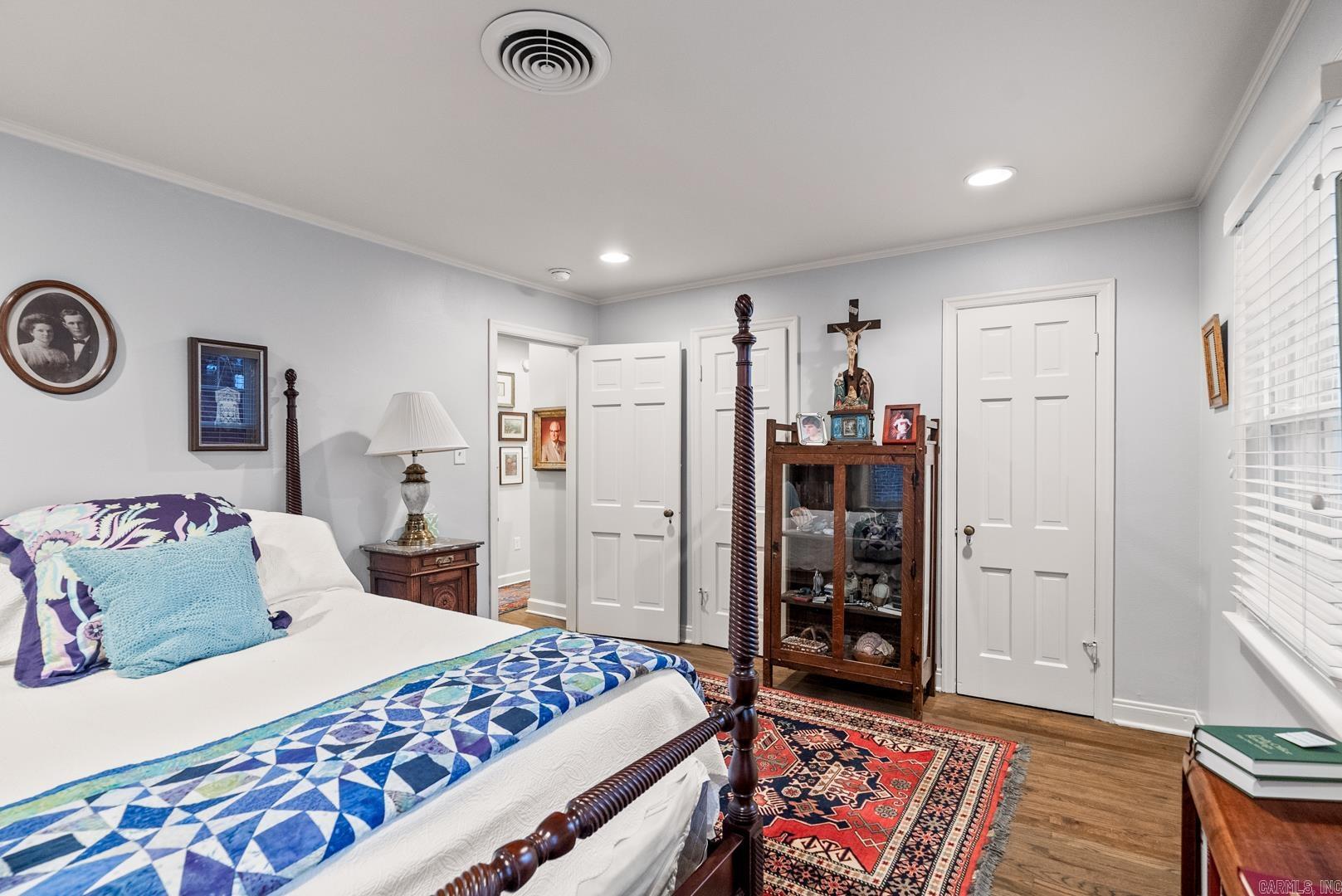 COUNTRY CLUB HEIGHTS - Residential