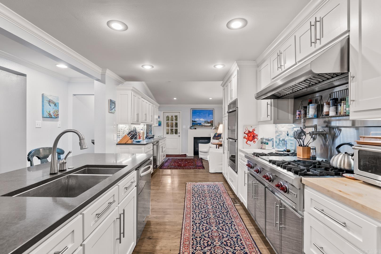 COUNTRY CLUB HEIGHTS - Residential