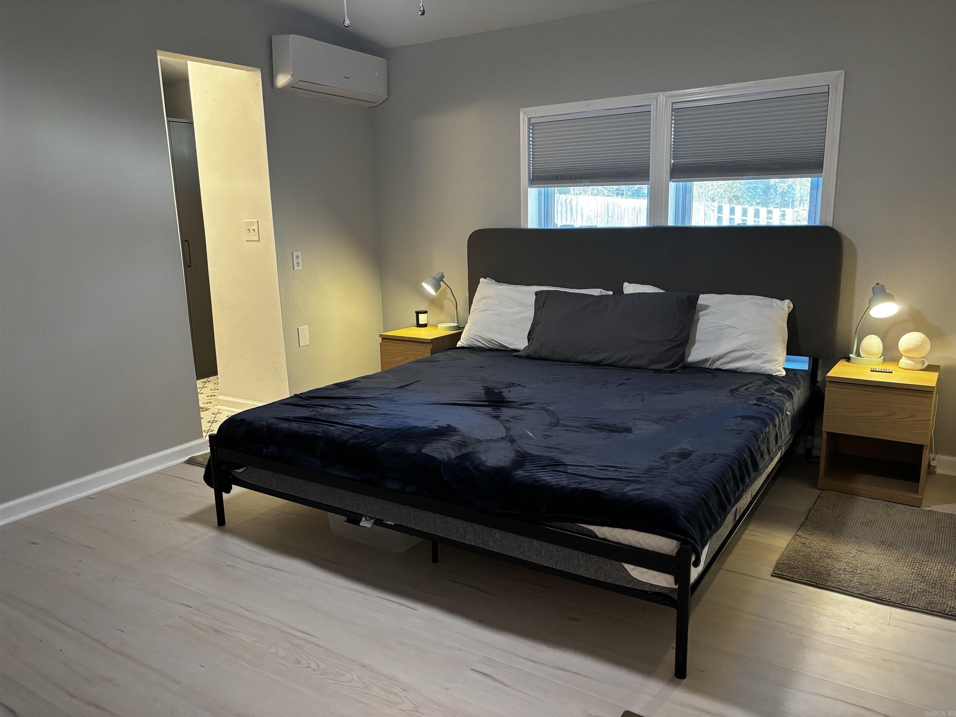 WOODLAND SHORES - Residential