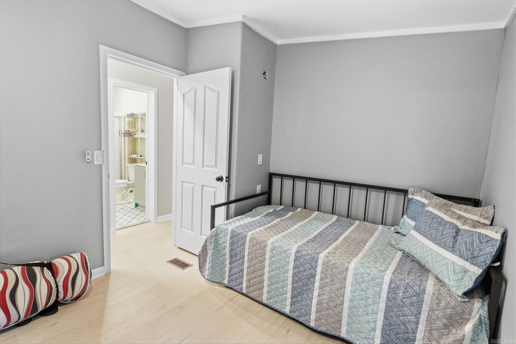 WOODLAND SHORES - Residential