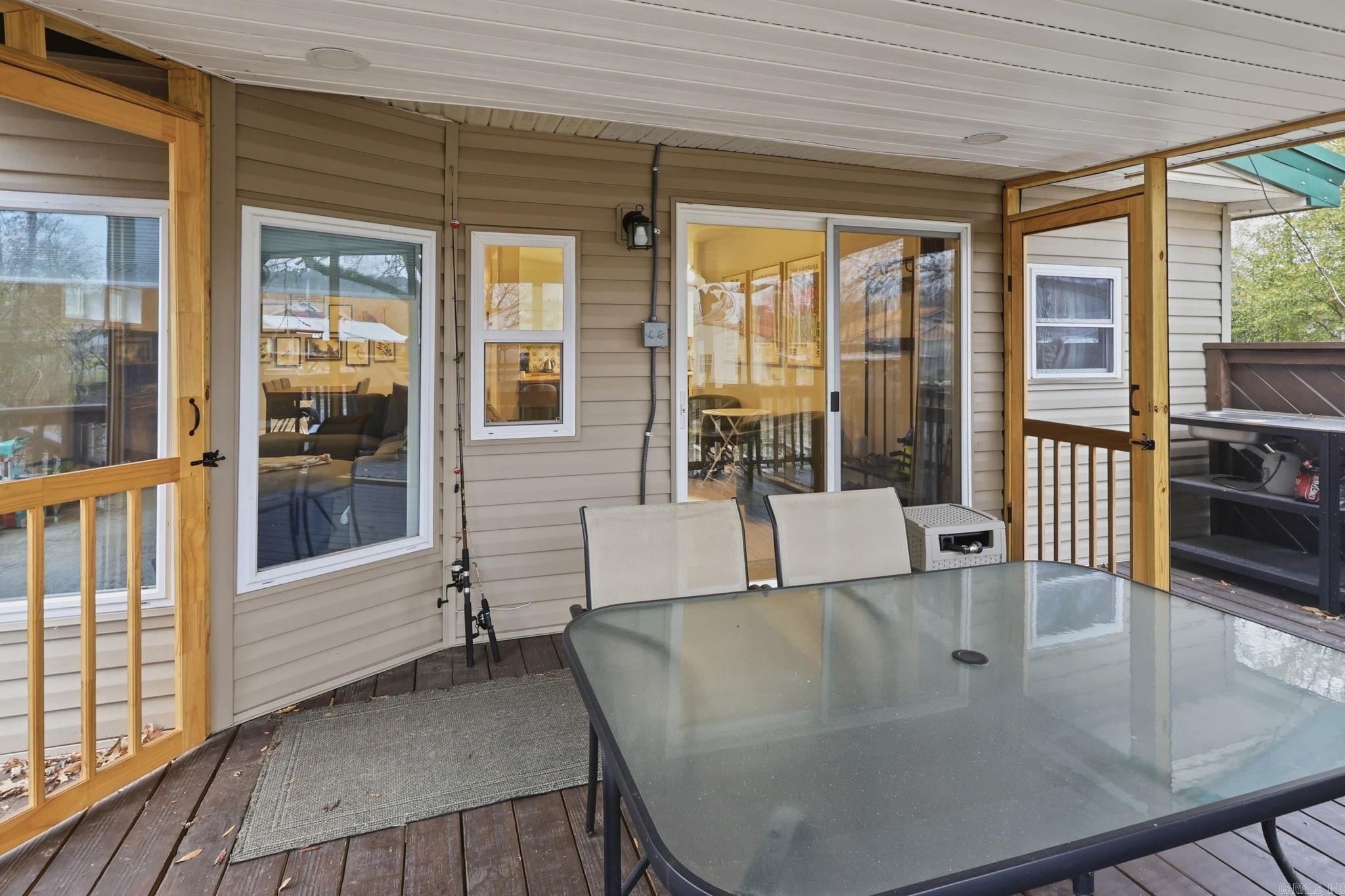 WOODLAND SHORES - Residential