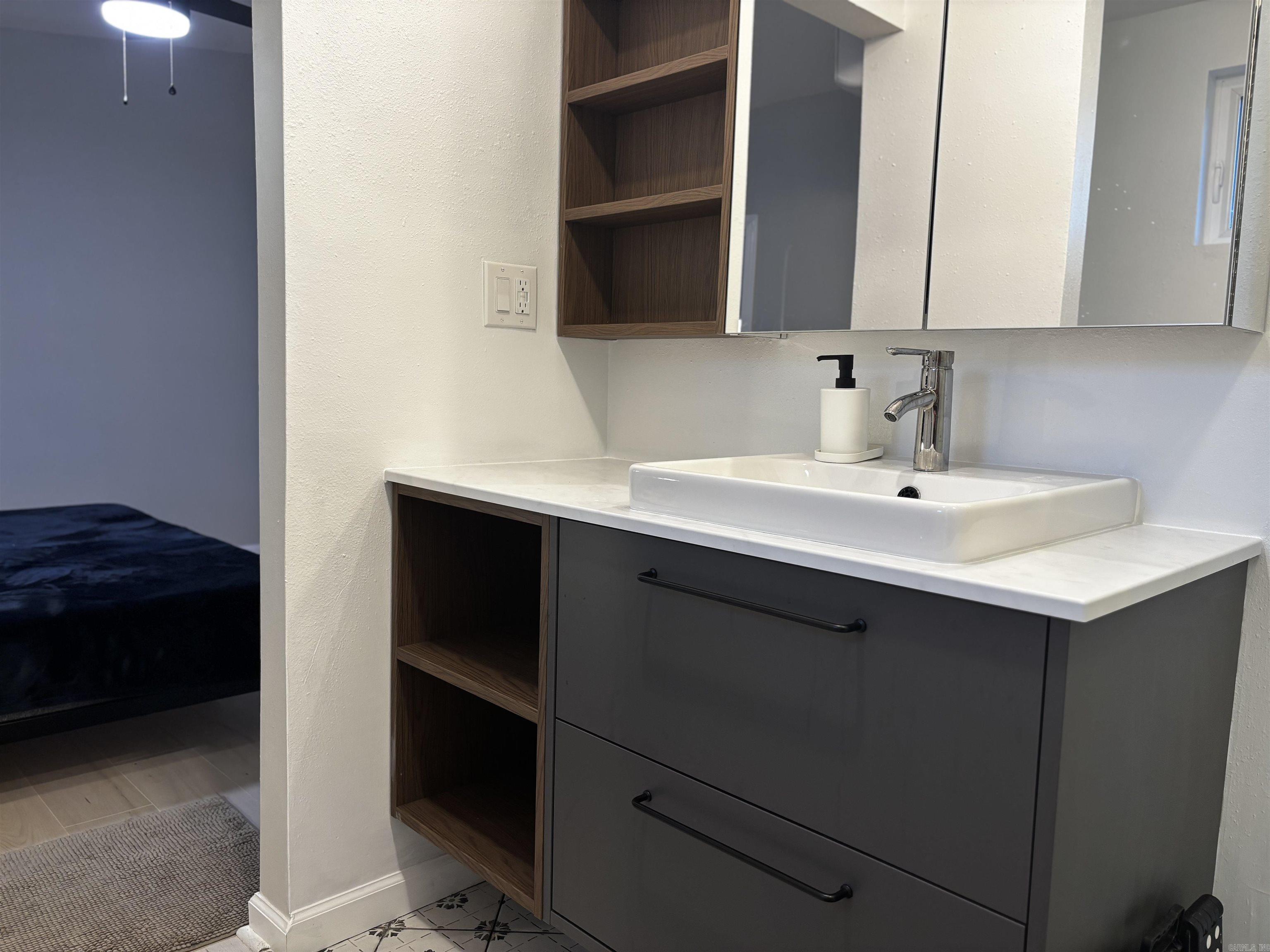 WOODLAND SHORES - Residential