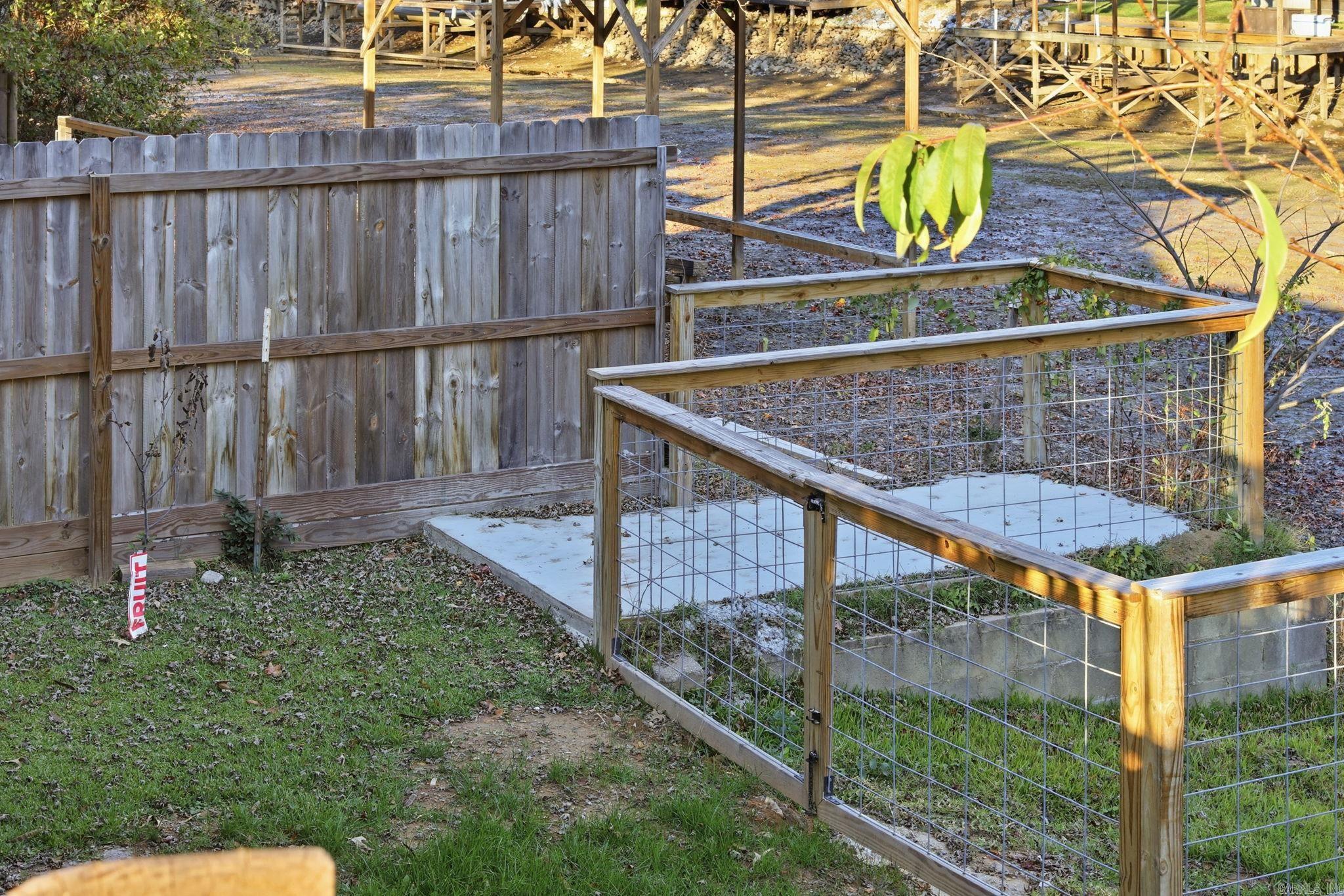 WOODLAND SHORES - Residential