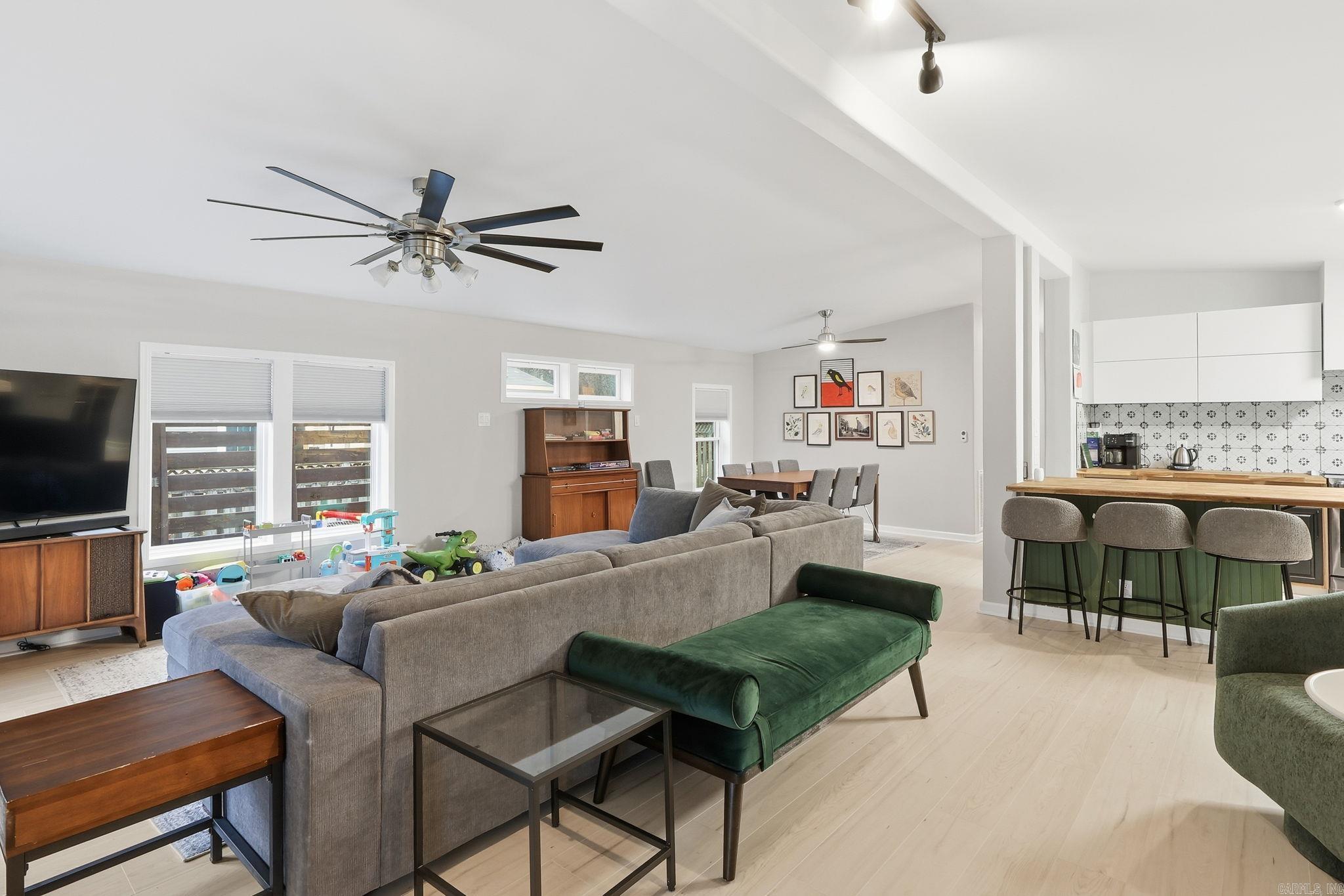 WOODLAND SHORES - Residential