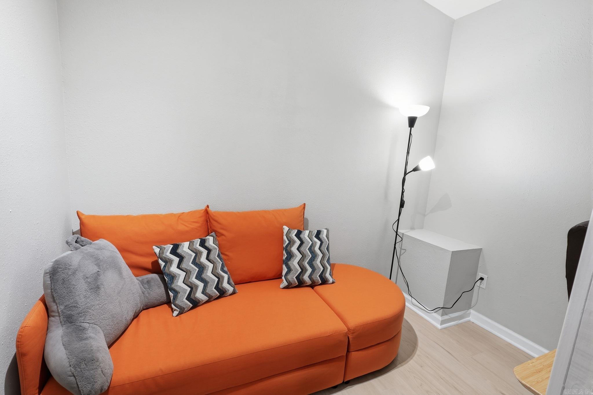 WOODLAND SHORES - Residential