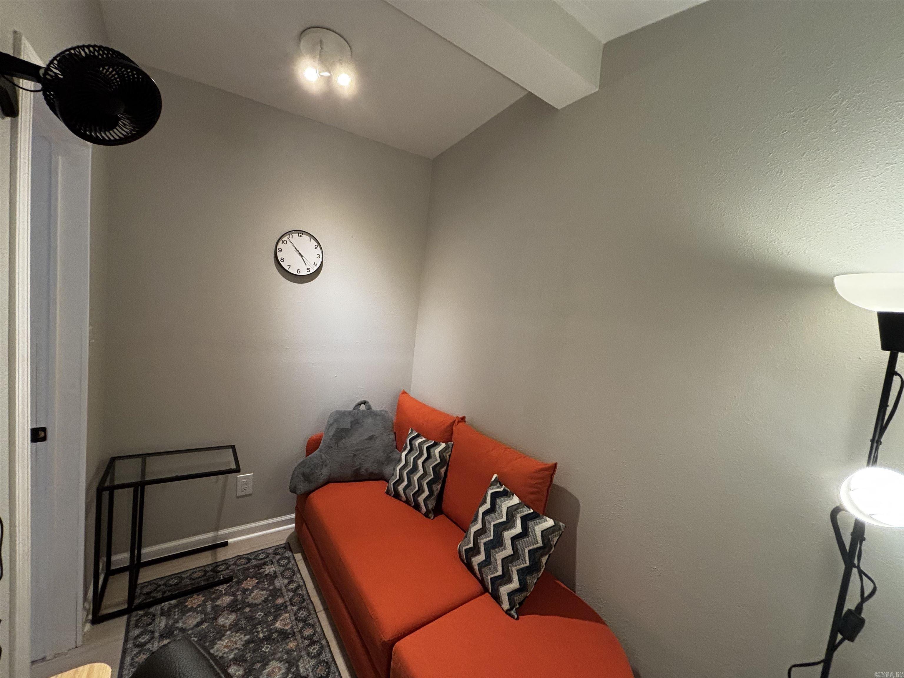 WOODLAND SHORES - Residential