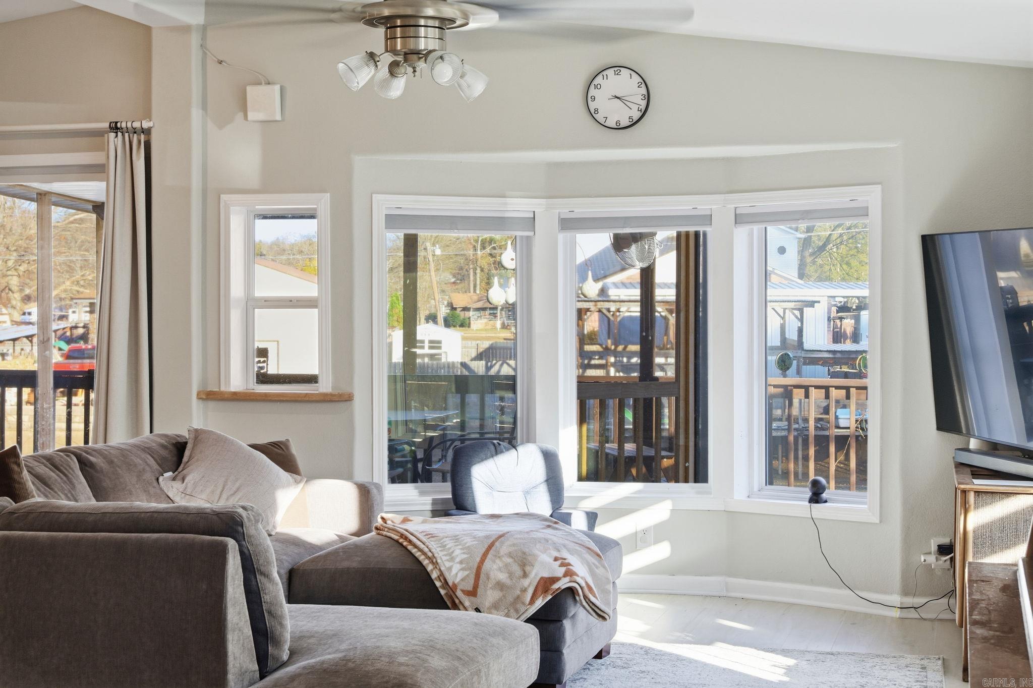 WOODLAND SHORES - Residential