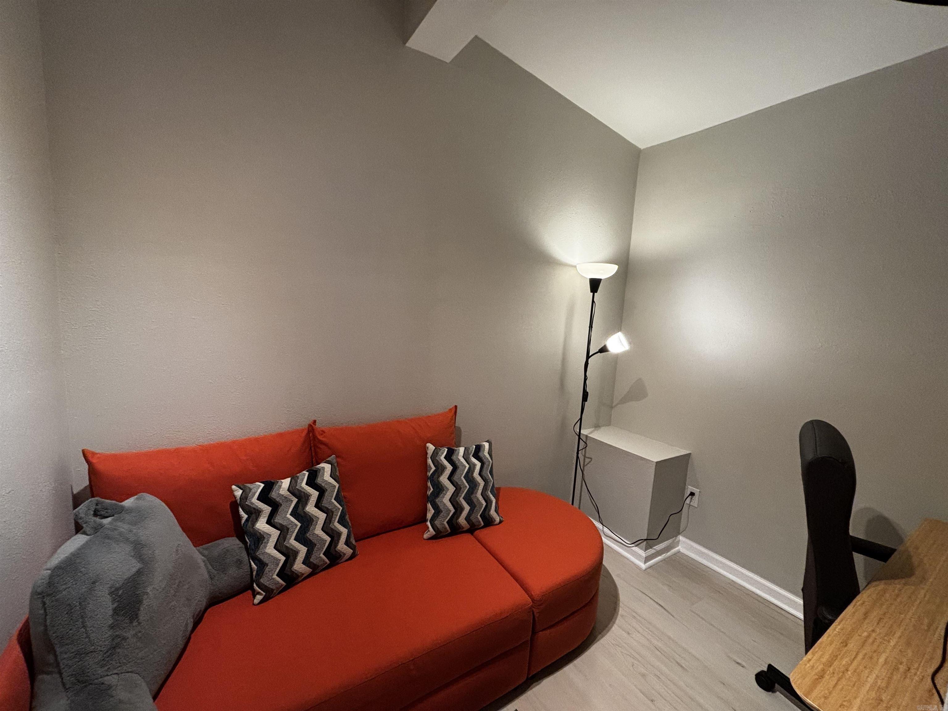 WOODLAND SHORES - Residential