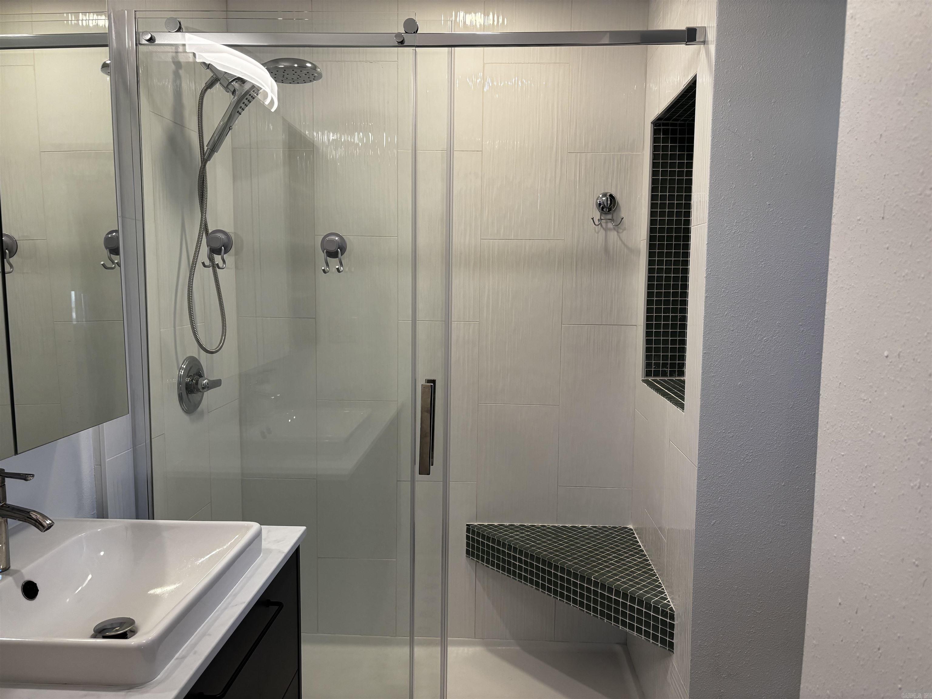 WOODLAND SHORES - Residential