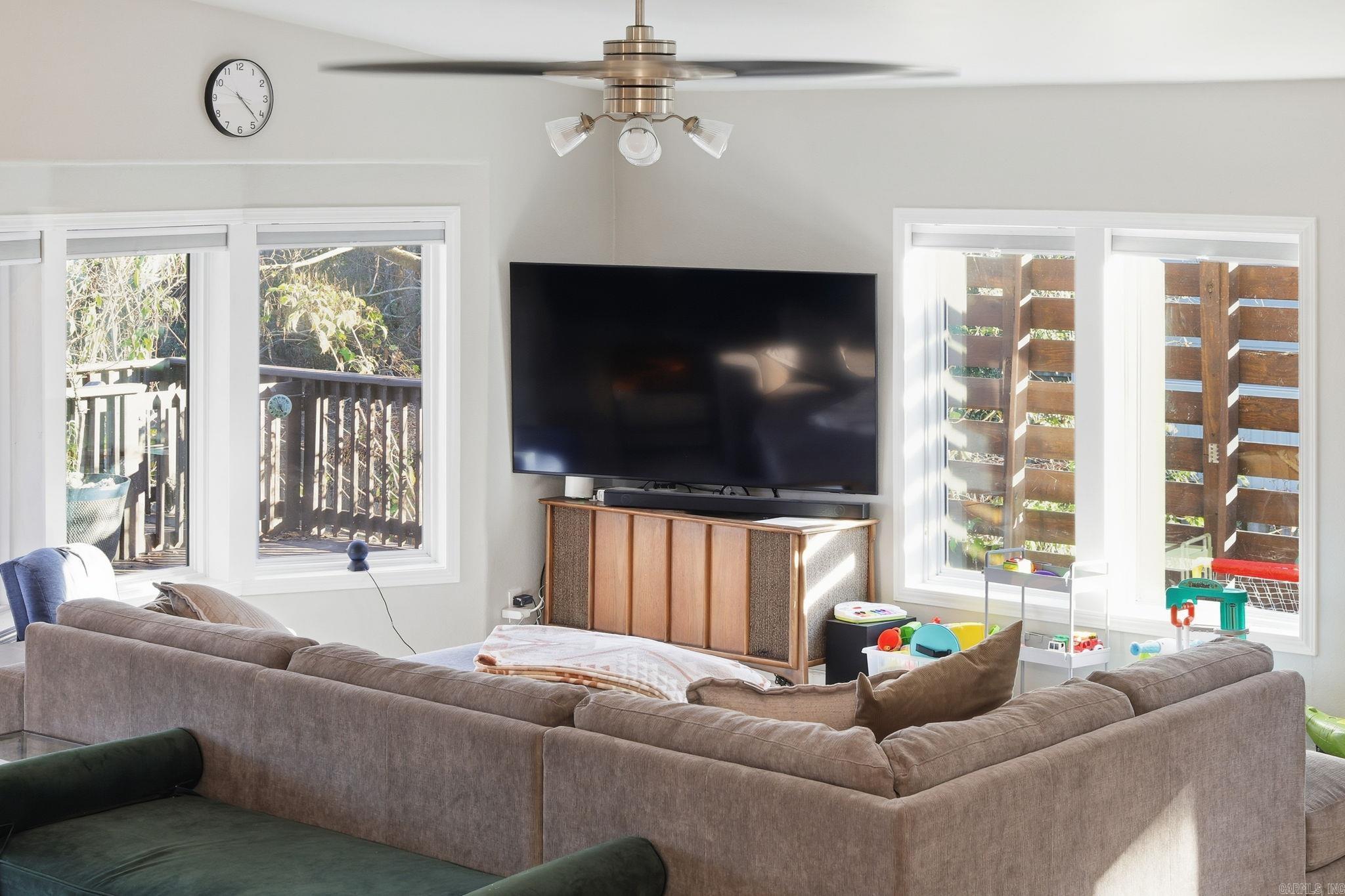 WOODLAND SHORES - Residential