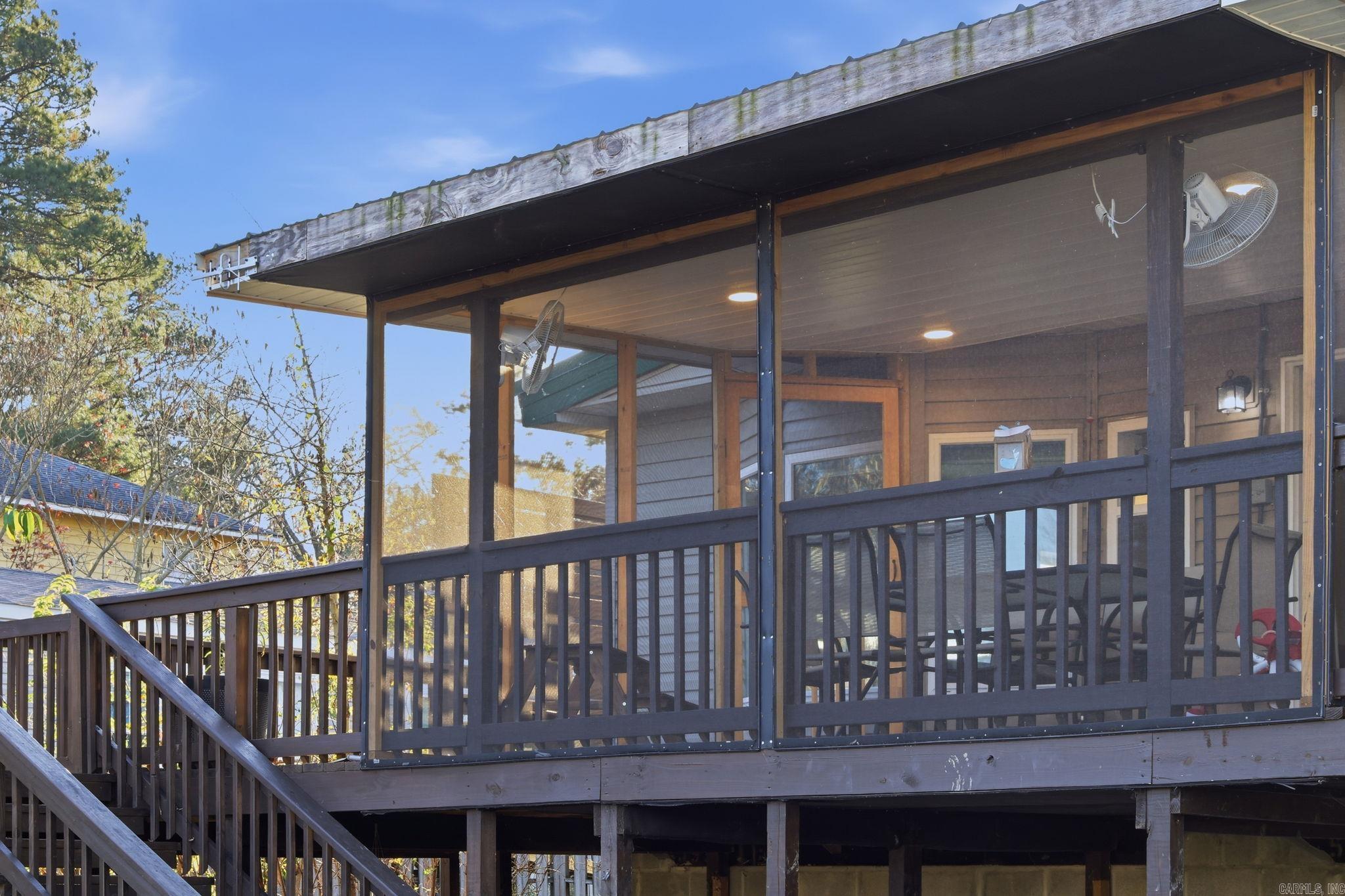 WOODLAND SHORES - Residential