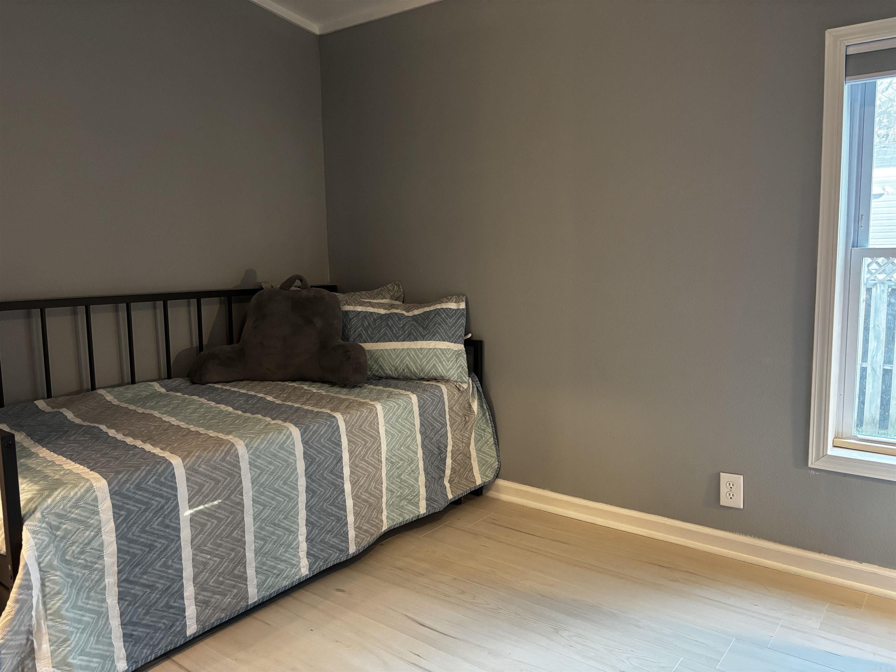 WOODLAND SHORES - Residential