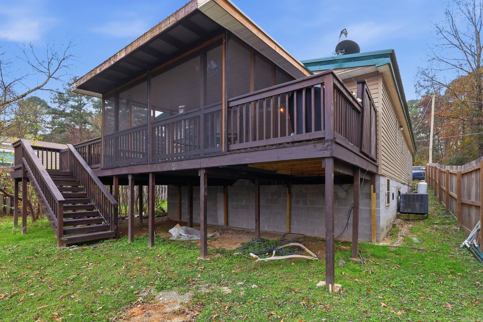 WOODLAND SHORES - Residential