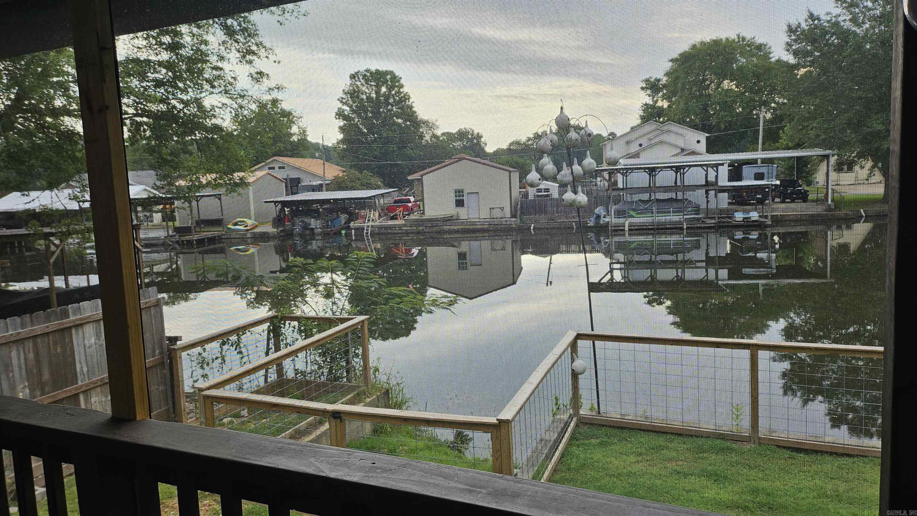 WOODLAND SHORES - Residential