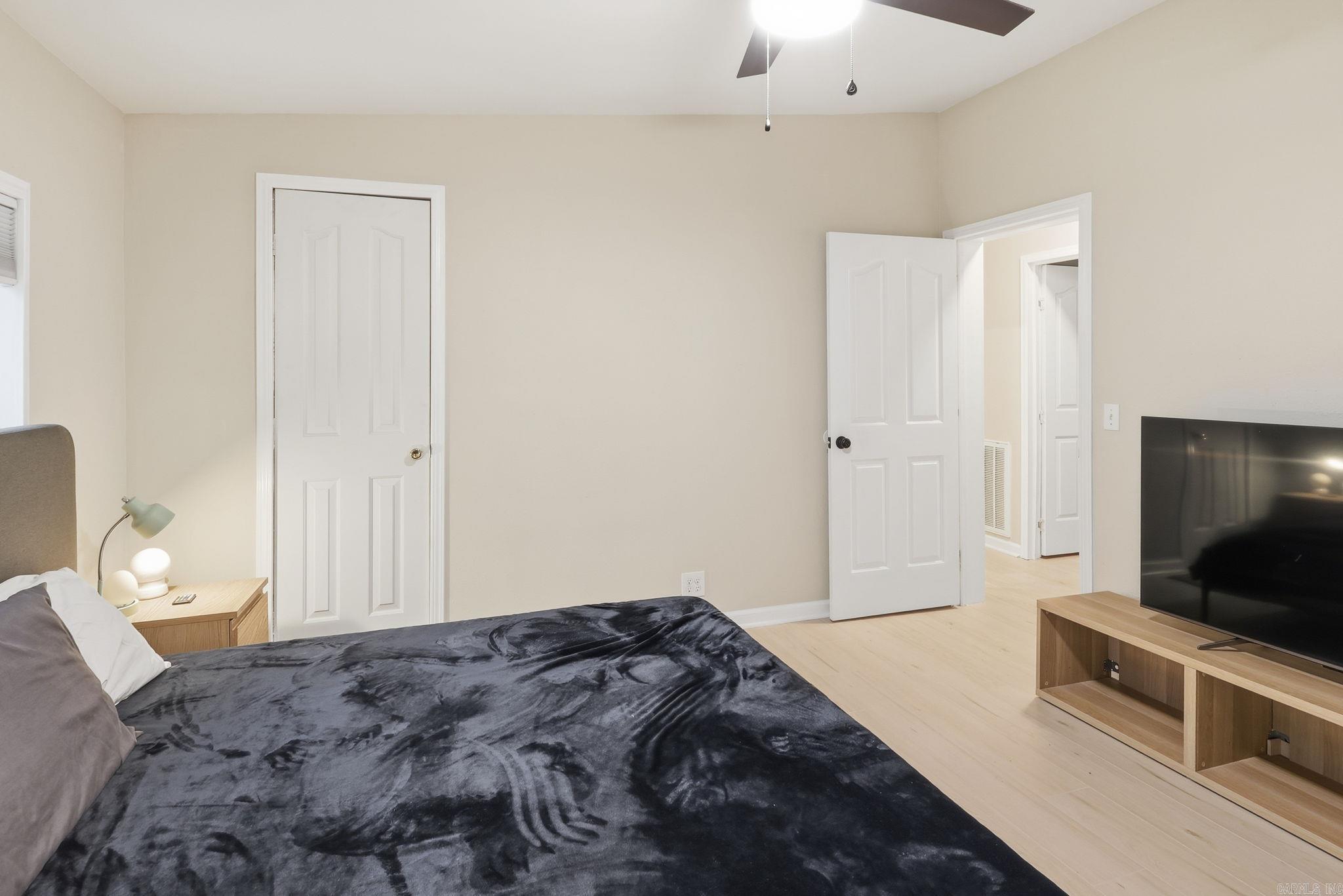 WOODLAND SHORES - Residential