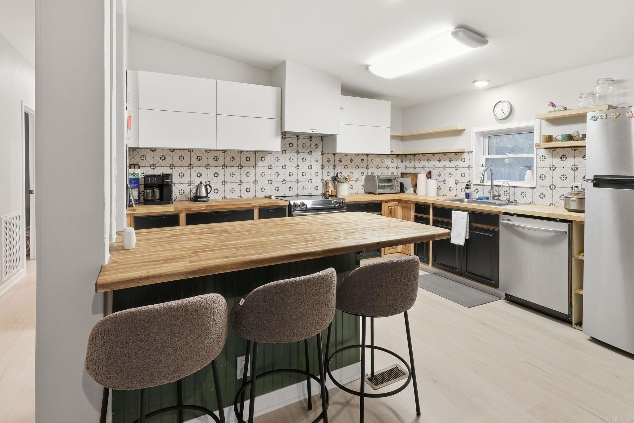 WOODLAND SHORES - Residential