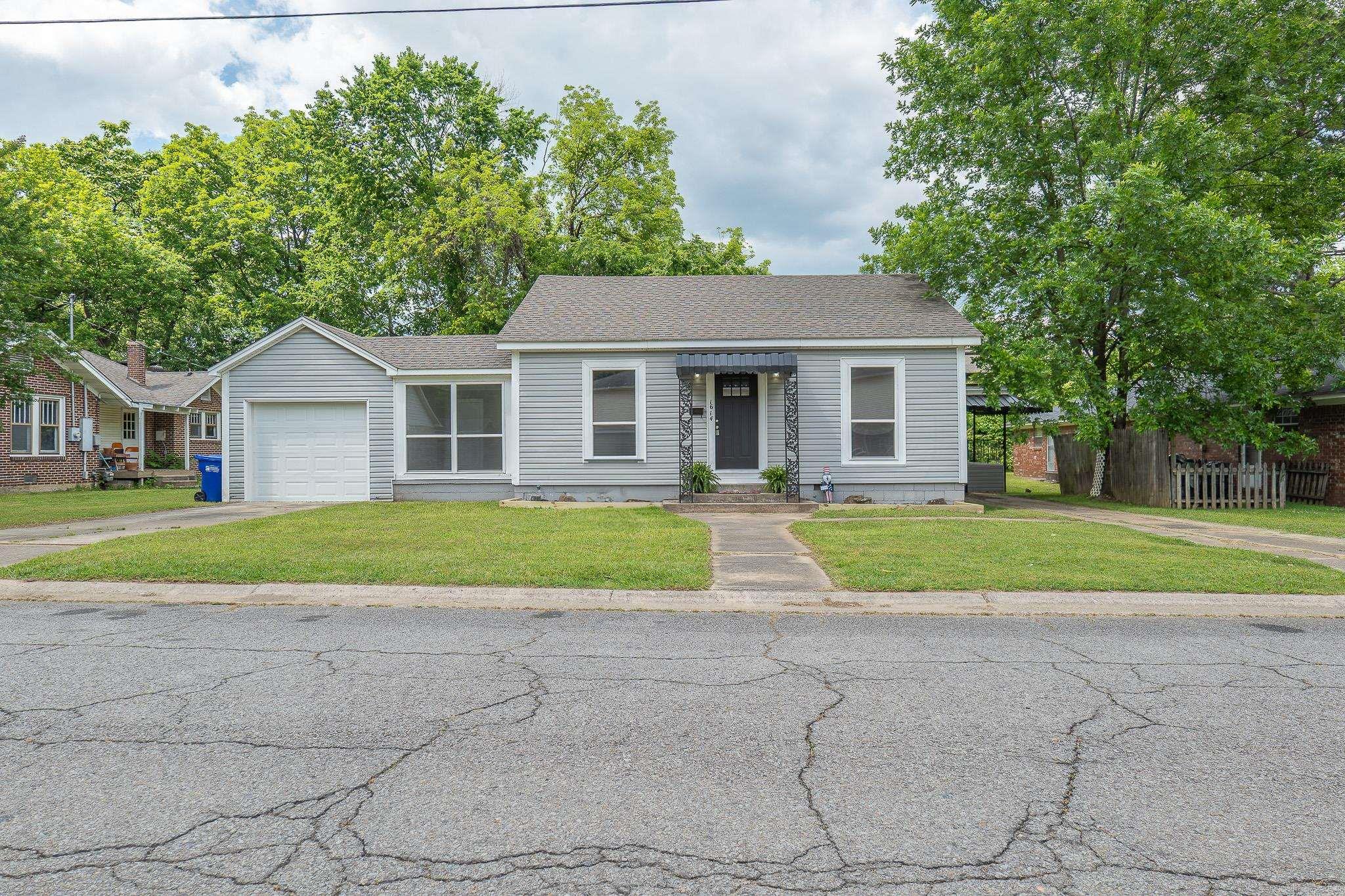 Beautifully remodeled 4 bed 2 bath home! Bathrooms updated, brand new appliances! Close to Hendrix College! This is the perfect place to raise your family!