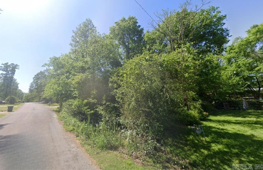 Here is your chance to own a buildable lot in the Pebble Lake community in Benton! Only 20 minutes to Little Rock, the neighborhood allows for single family residential homes. City water and sewer available to tie in at the street! Whether you’re ready to build now or invest for the future, this property checks all the boxes.
