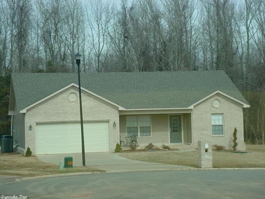 Move in ready home with large yard at the end of cul-de-sac close to interstate for quick commuting to Airbase and LR. See agent remarks.