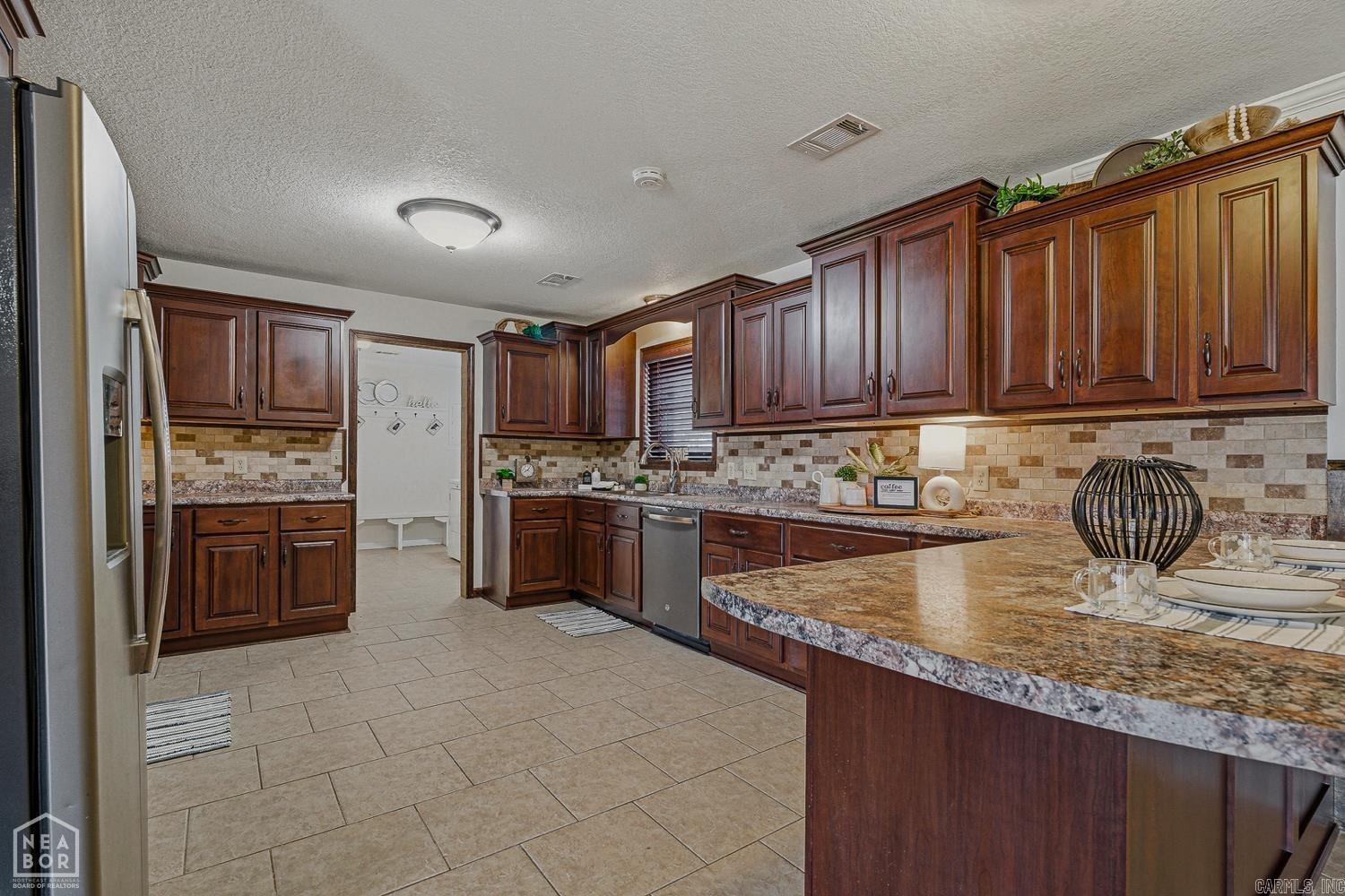 LYNNDALE - Residential