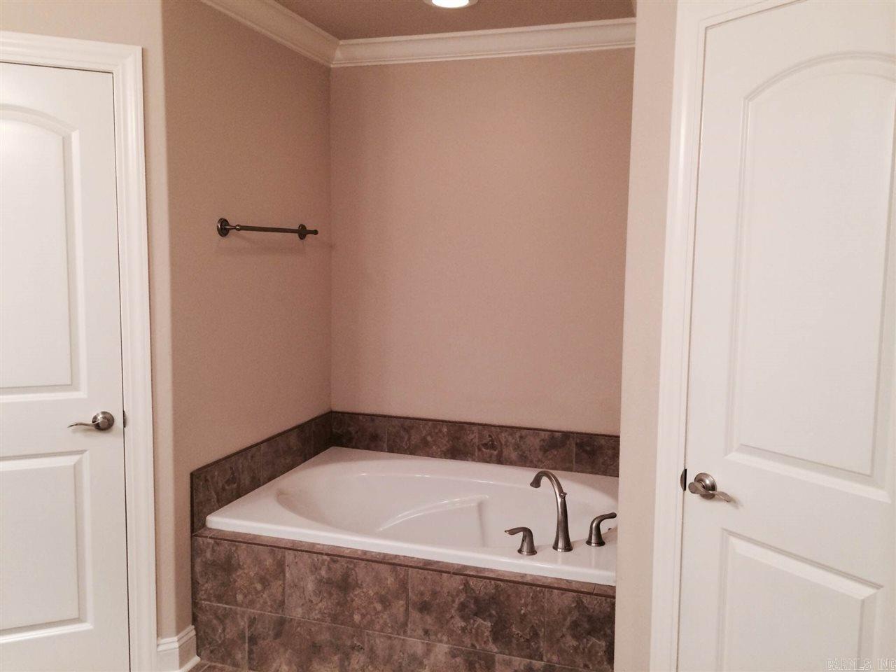 COUNTRY CLUB OF ARK THE - Residential Lease