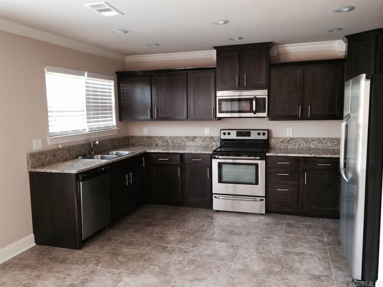 COUNTRY CLUB OF ARK THE - Residential Lease