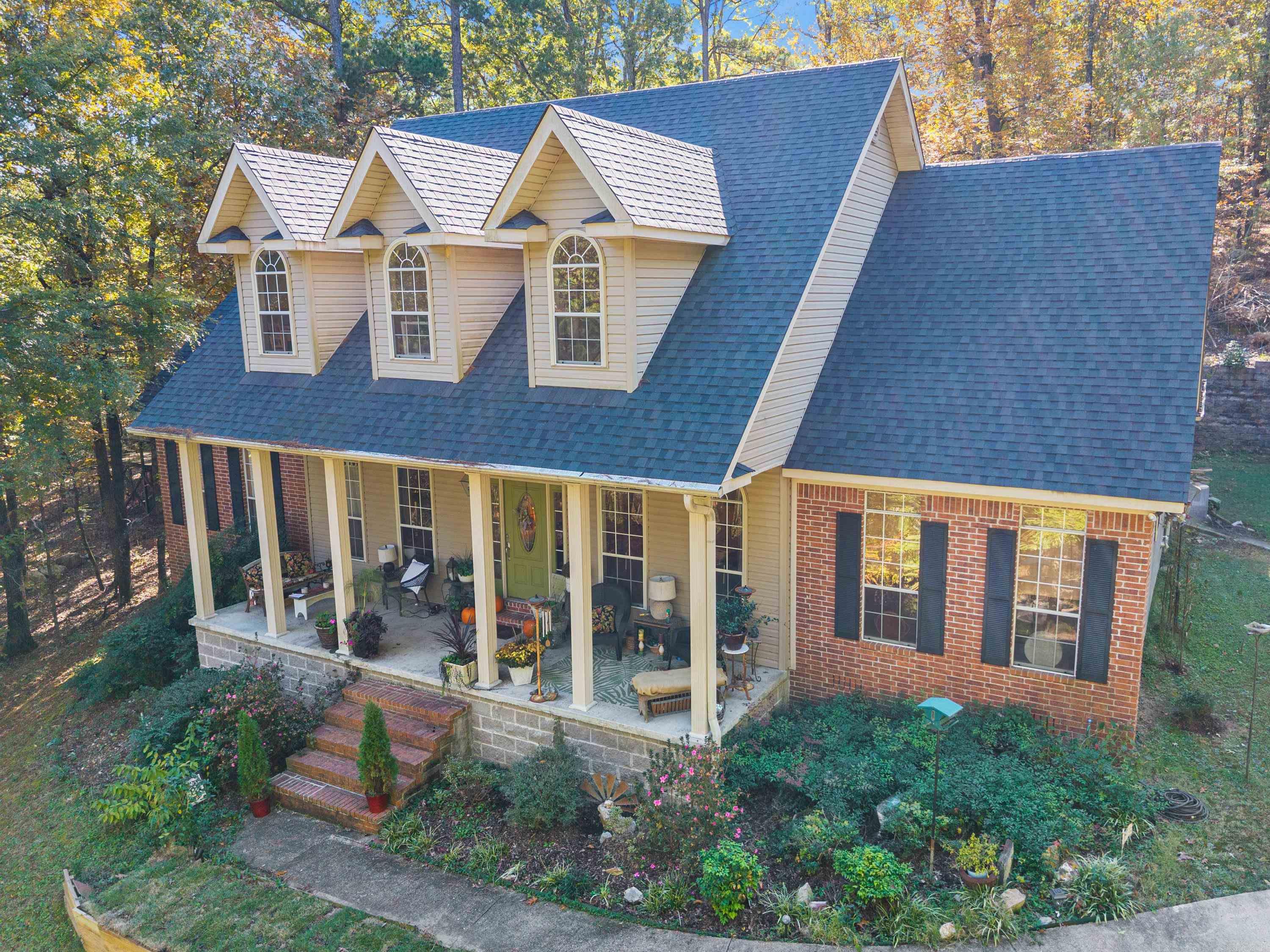 PEMBROOK MANOR EST - Residential