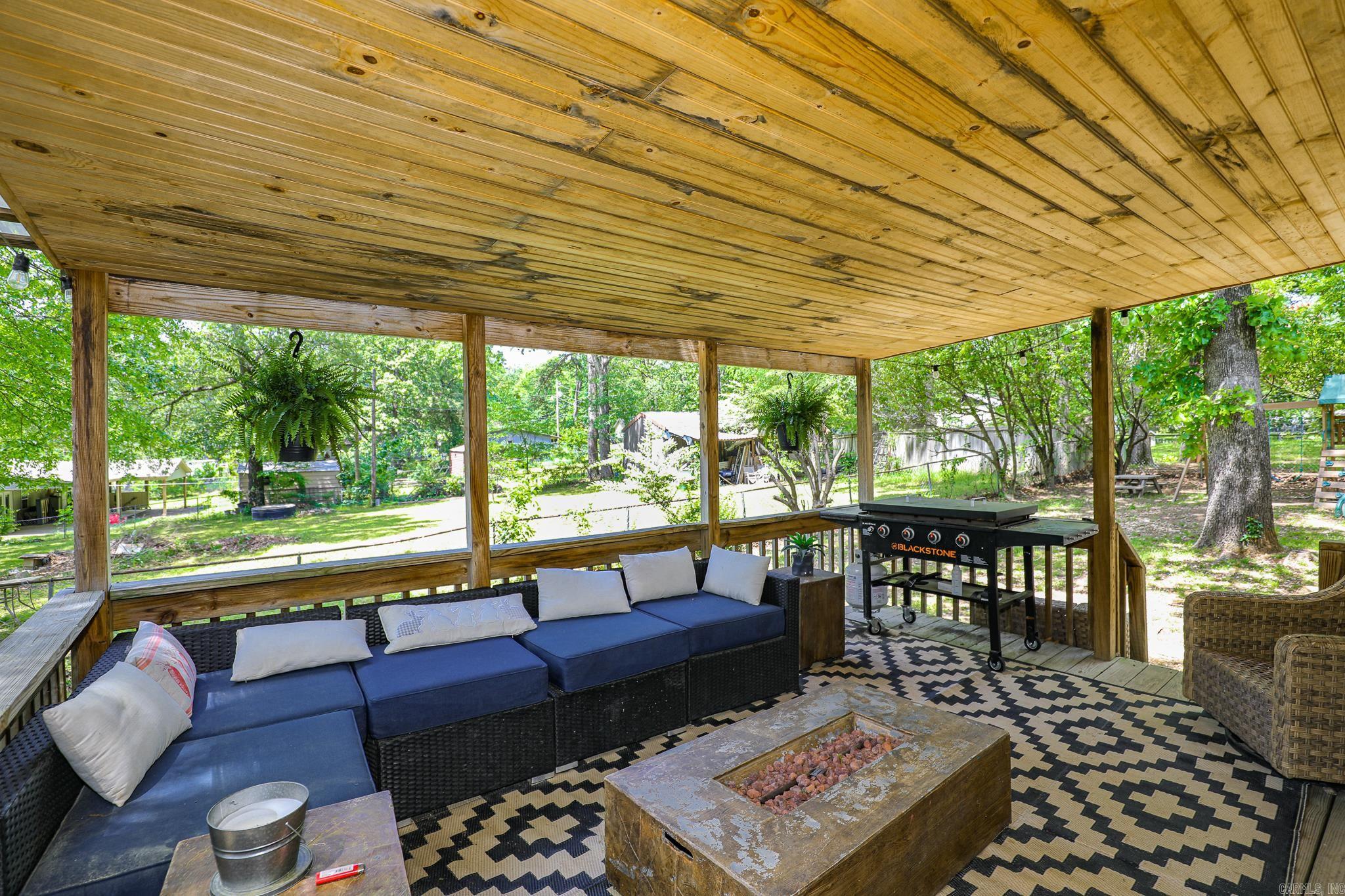 PEBBLE LAKE - Residential