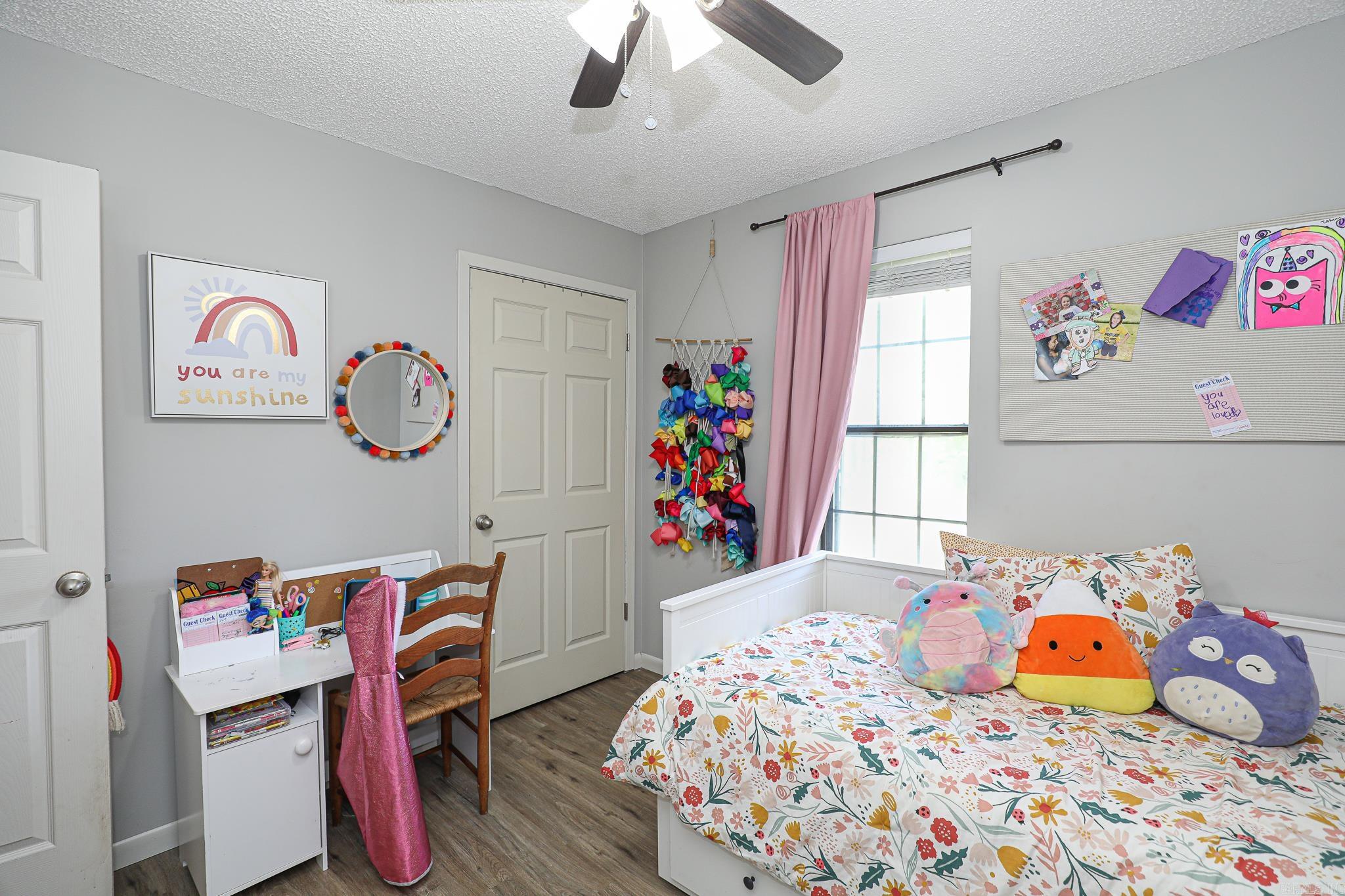 PEBBLE LAKE - Residential