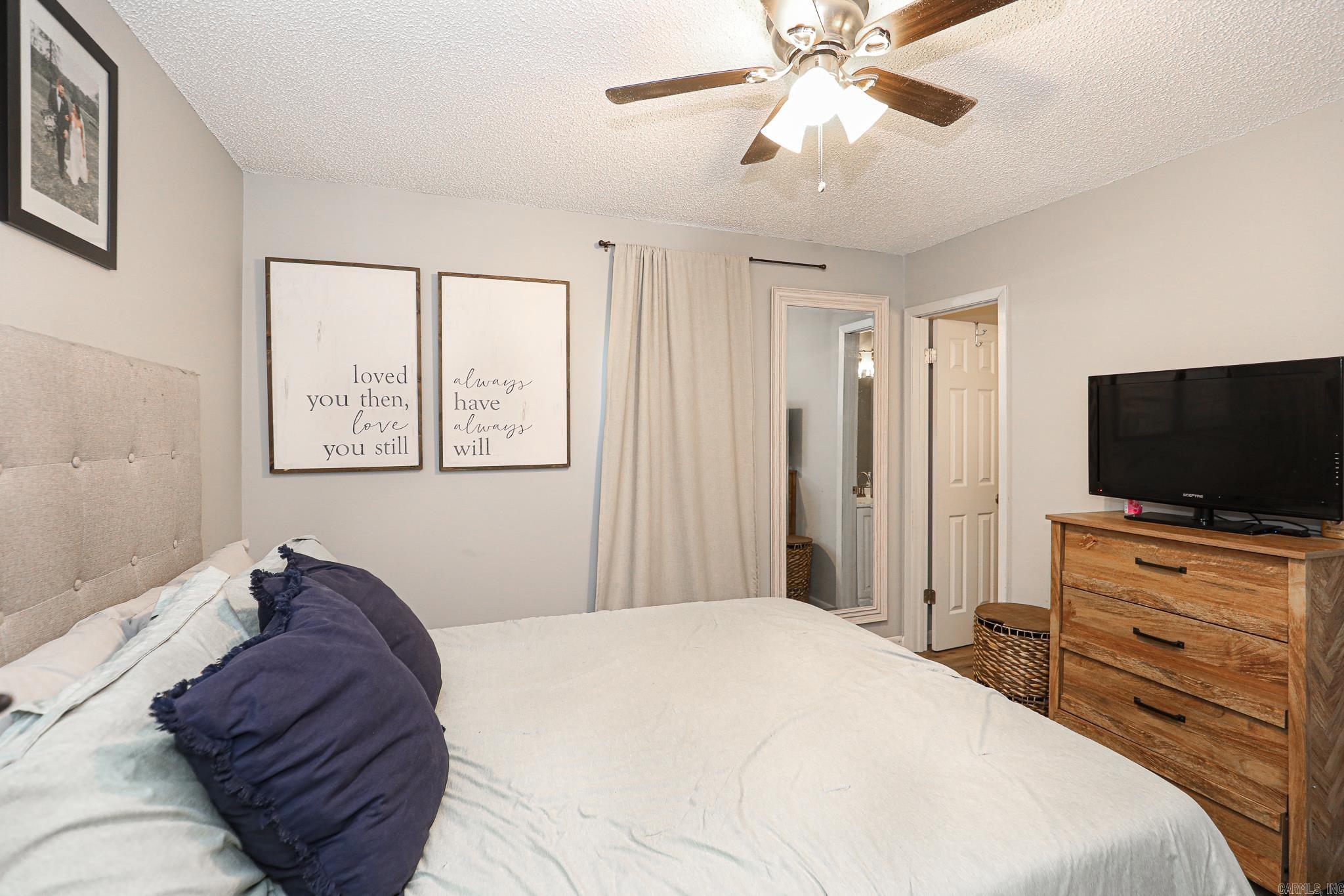 PEBBLE LAKE - Residential