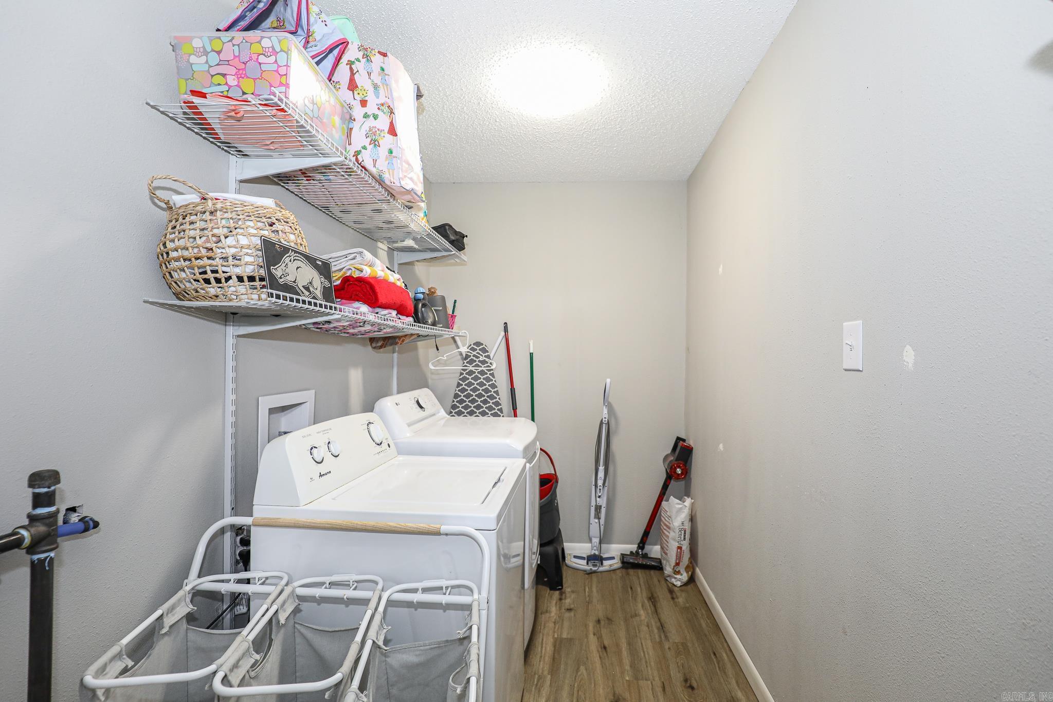 PEBBLE LAKE - Residential