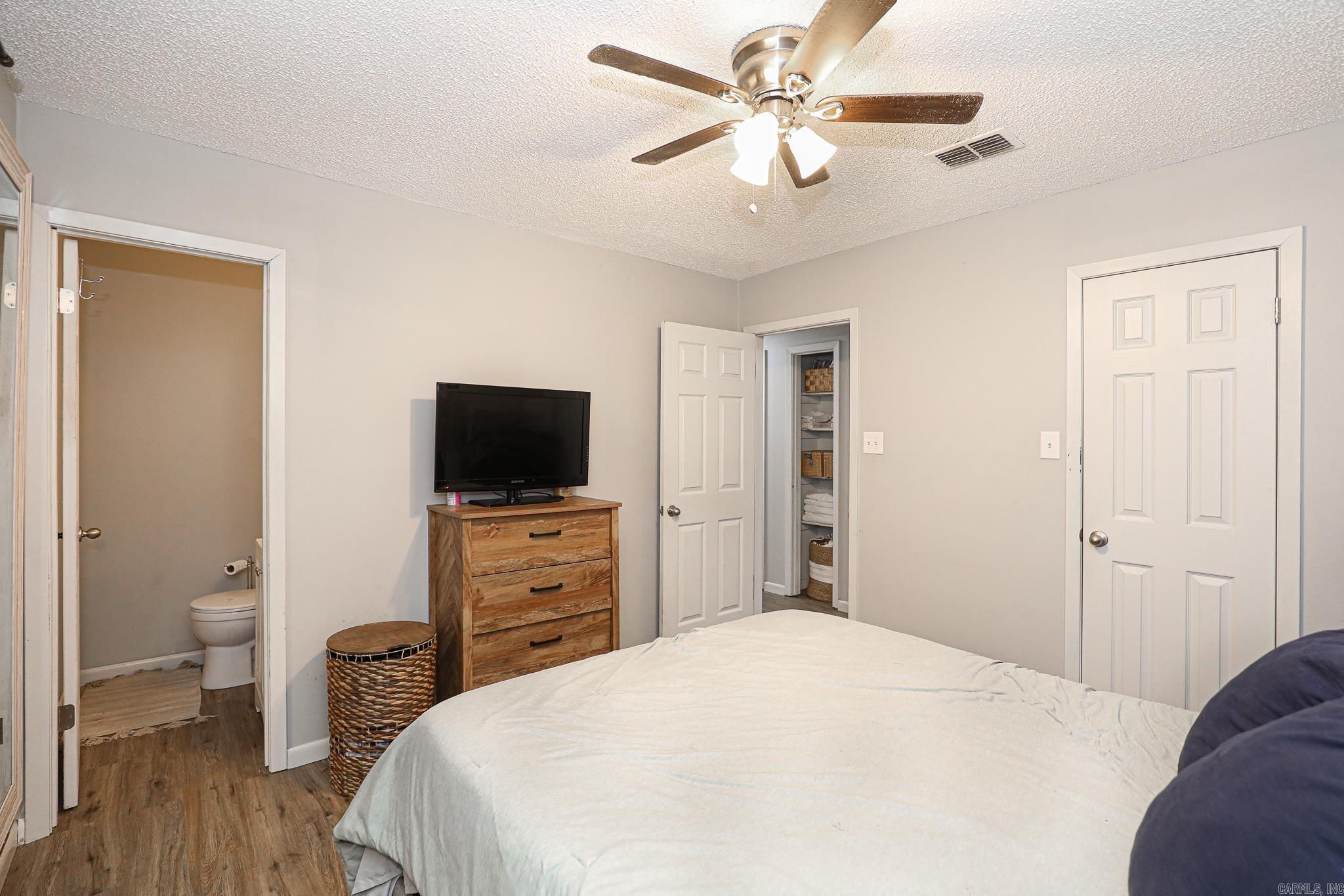 PEBBLE LAKE - Residential