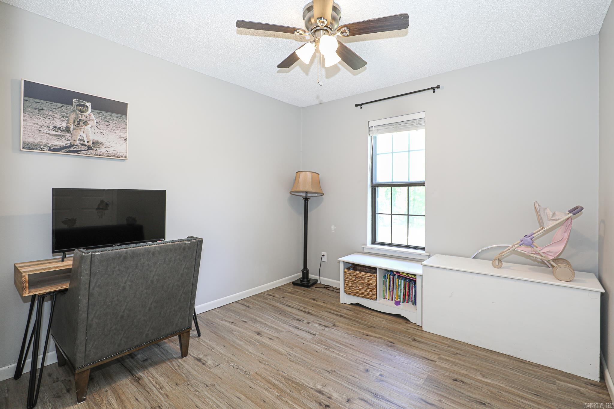 PEBBLE LAKE - Residential