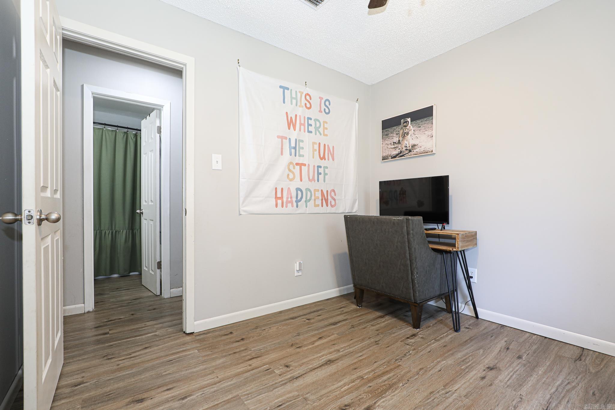 PEBBLE LAKE - Residential