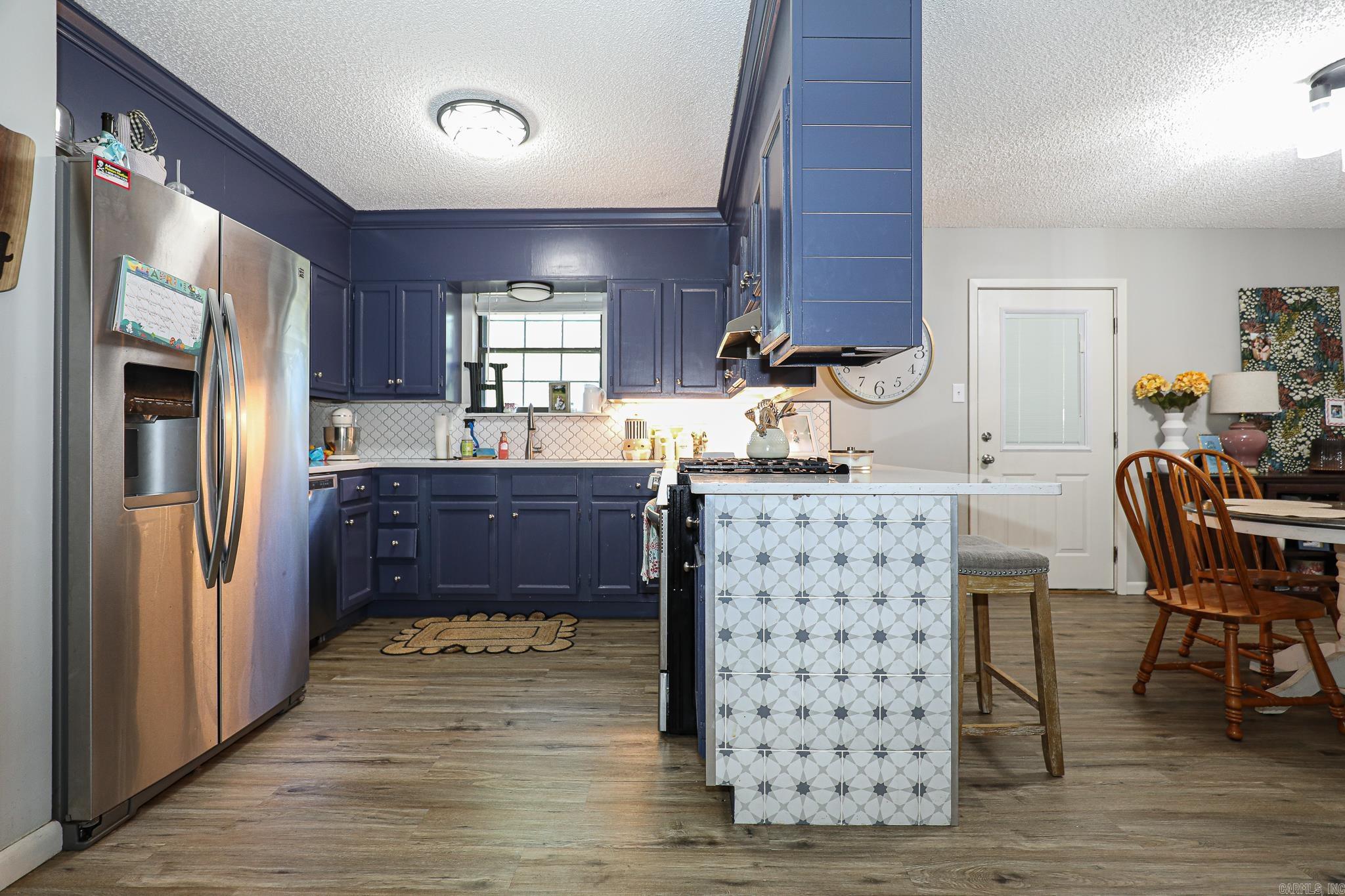 PEBBLE LAKE - Residential