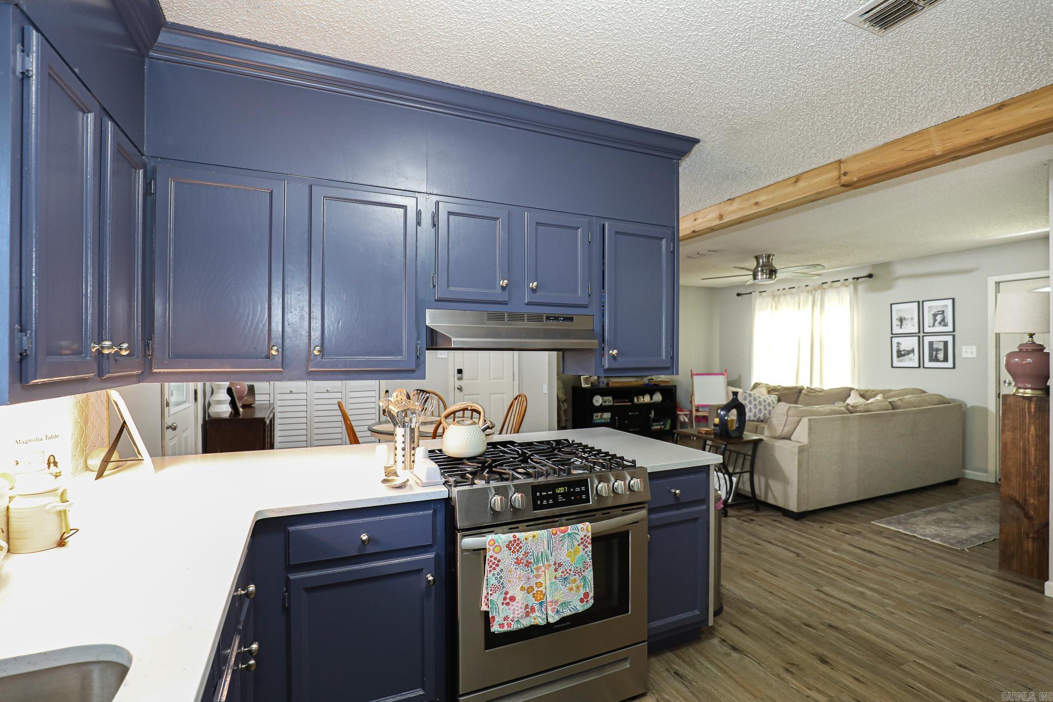 PEBBLE LAKE - Residential