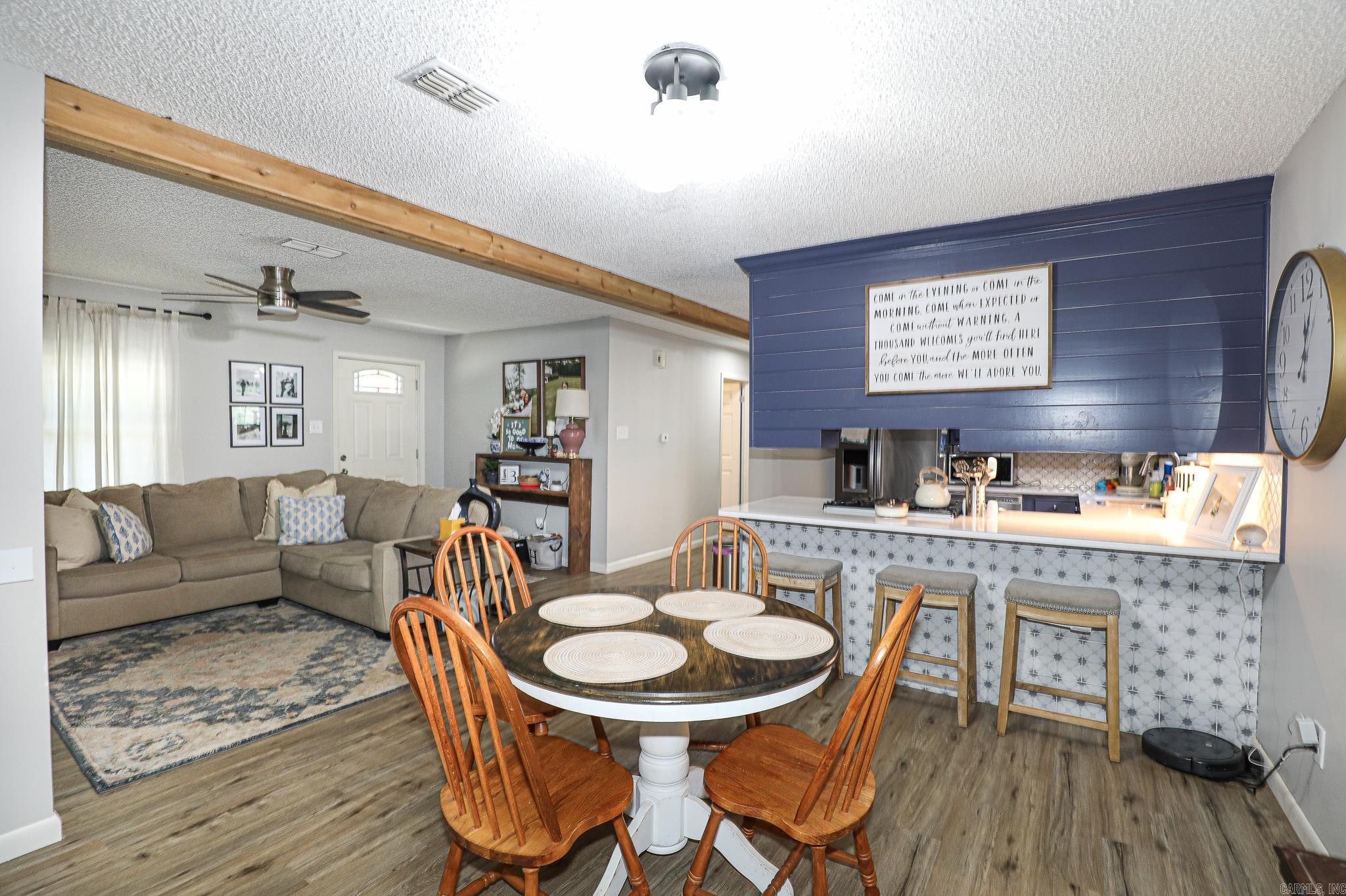 PEBBLE LAKE - Residential