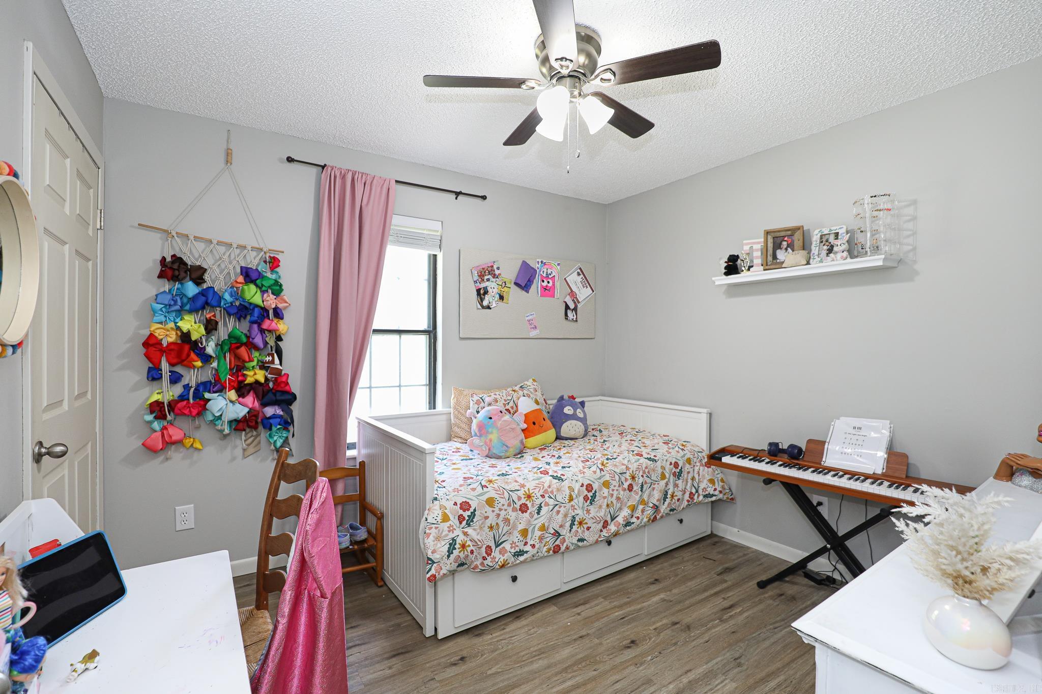 PEBBLE LAKE - Residential