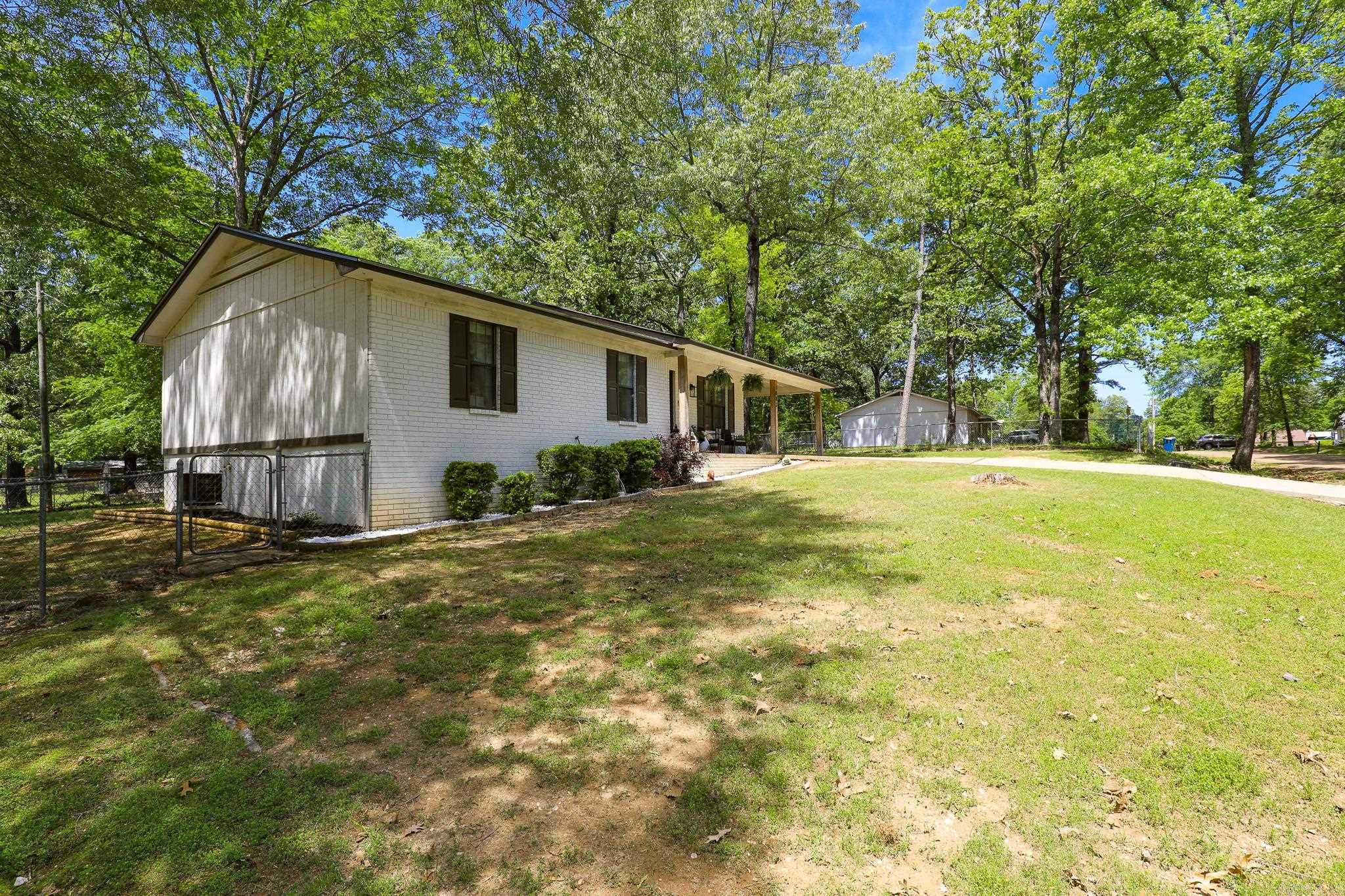 PEBBLE LAKE - Residential