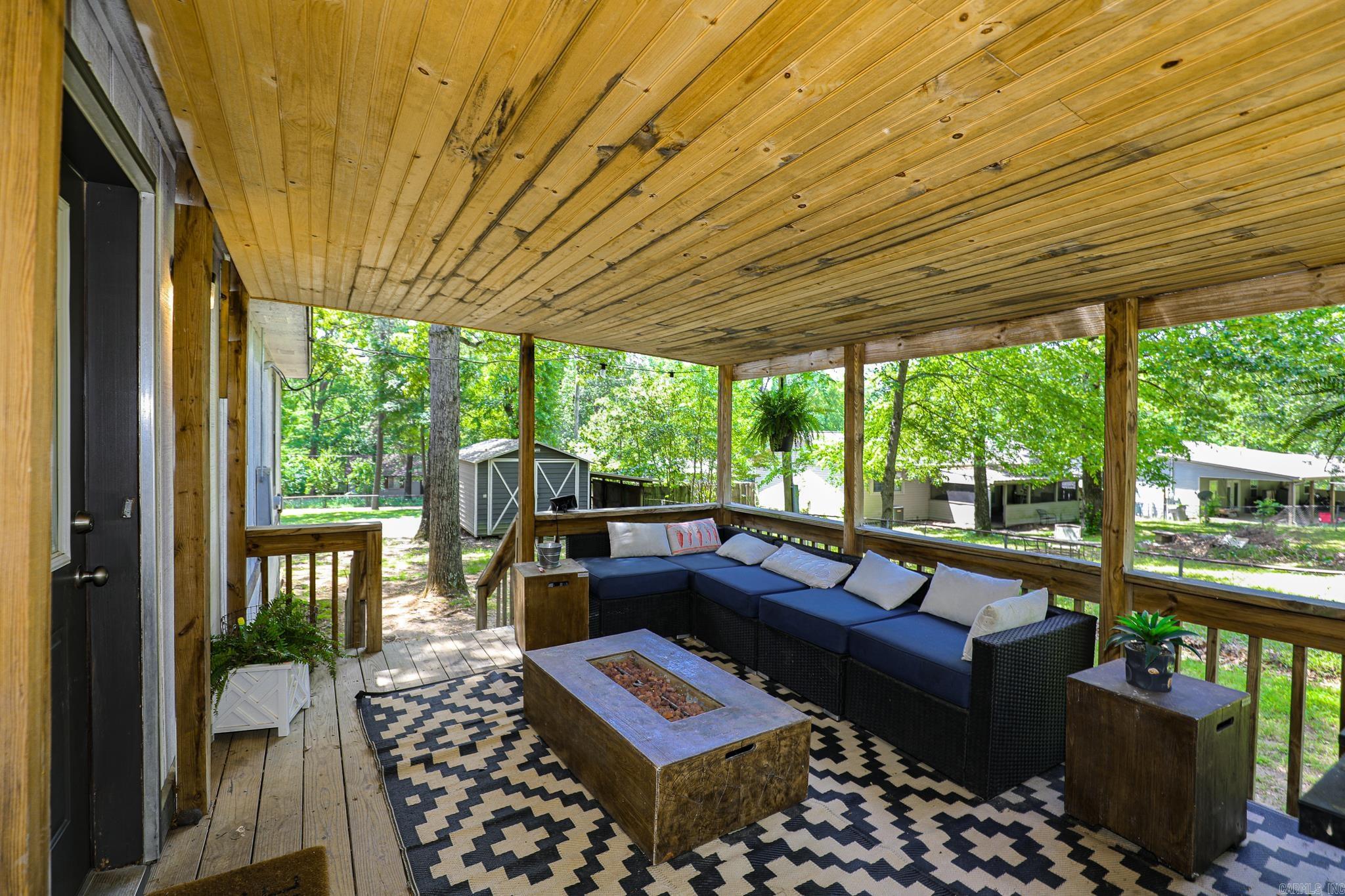 PEBBLE LAKE - Residential