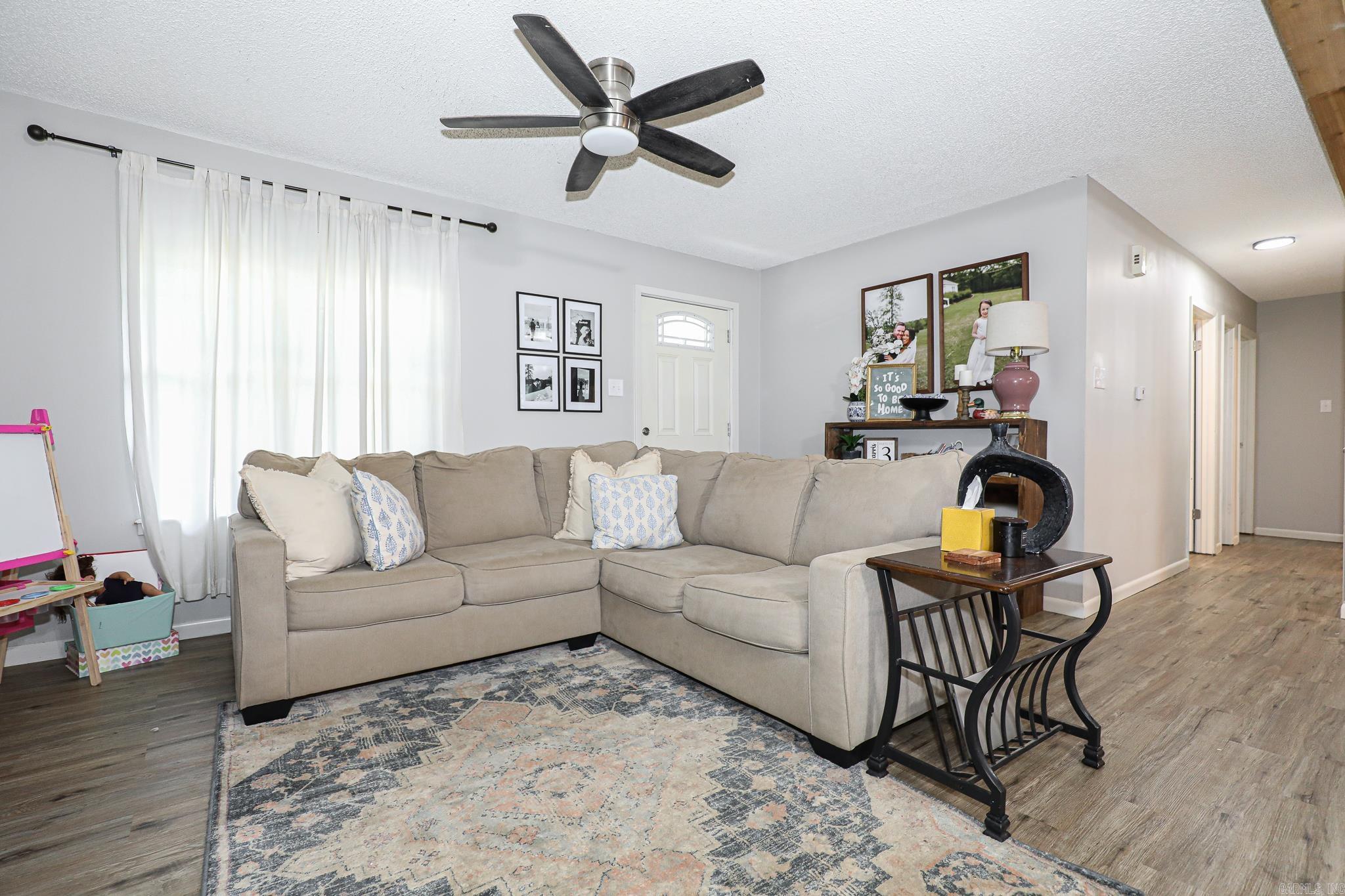 PEBBLE LAKE - Residential